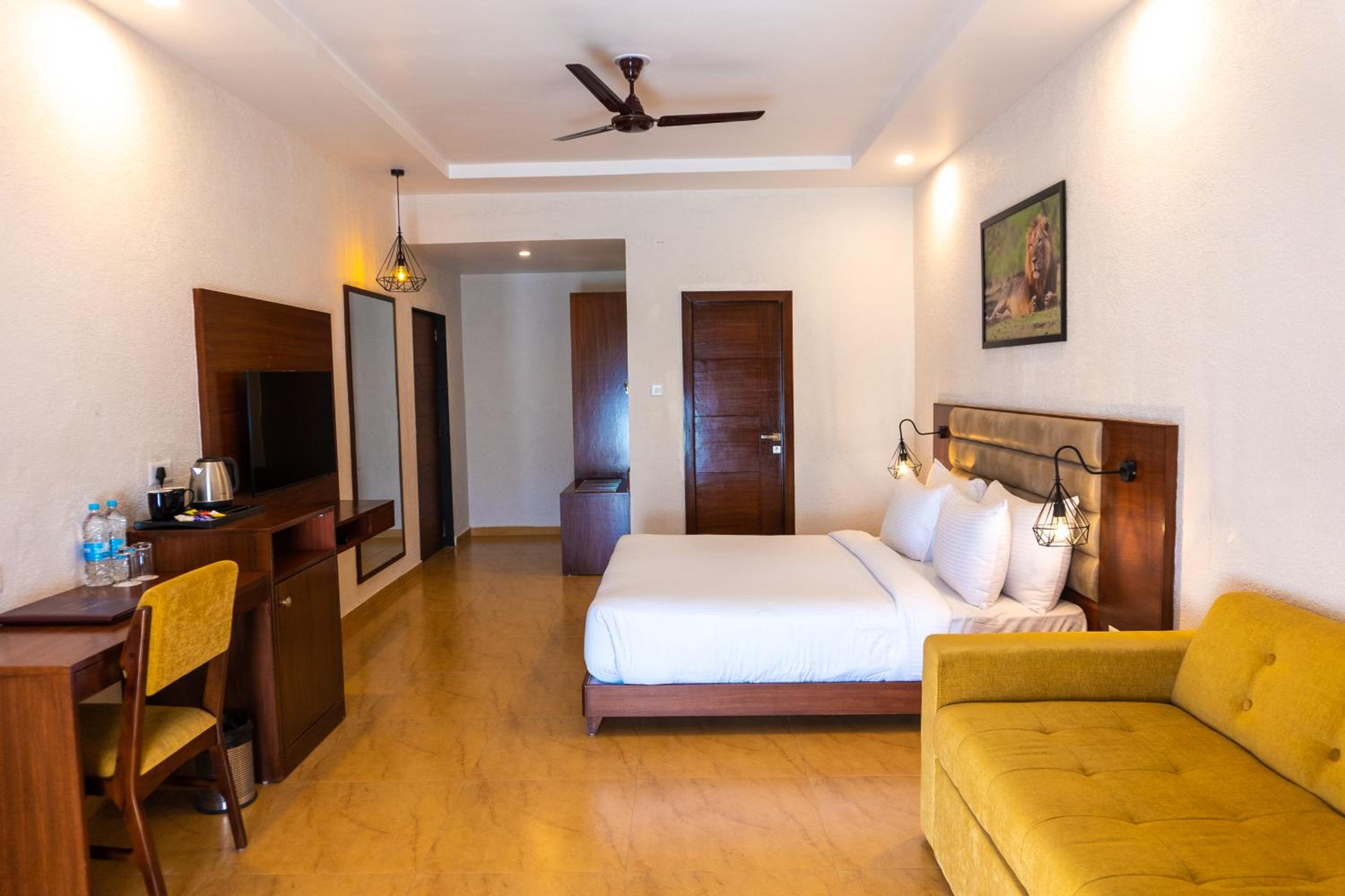 Standard King Room - 20% off on F&B and Laundry