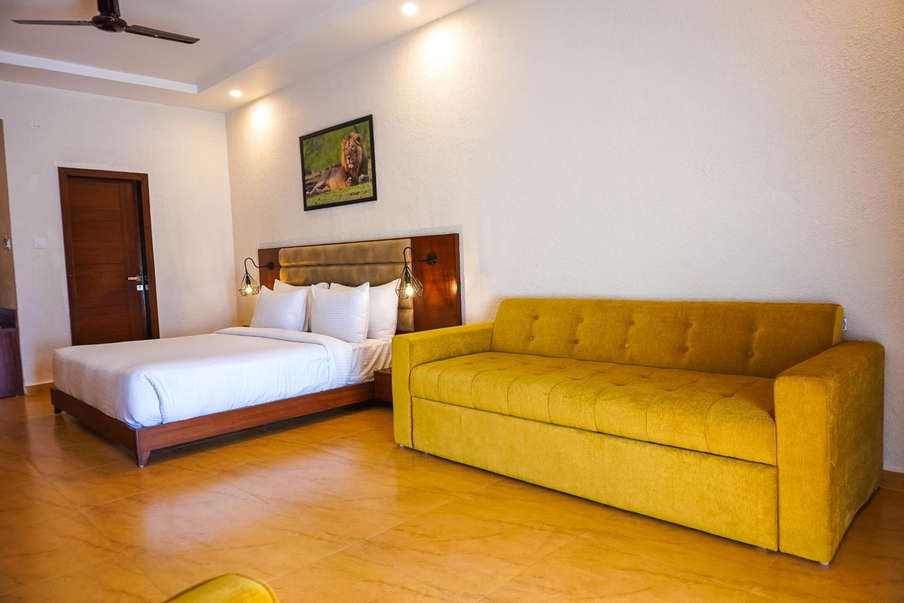 Standard King Room - 20% off on F&B and Laundry photo 2