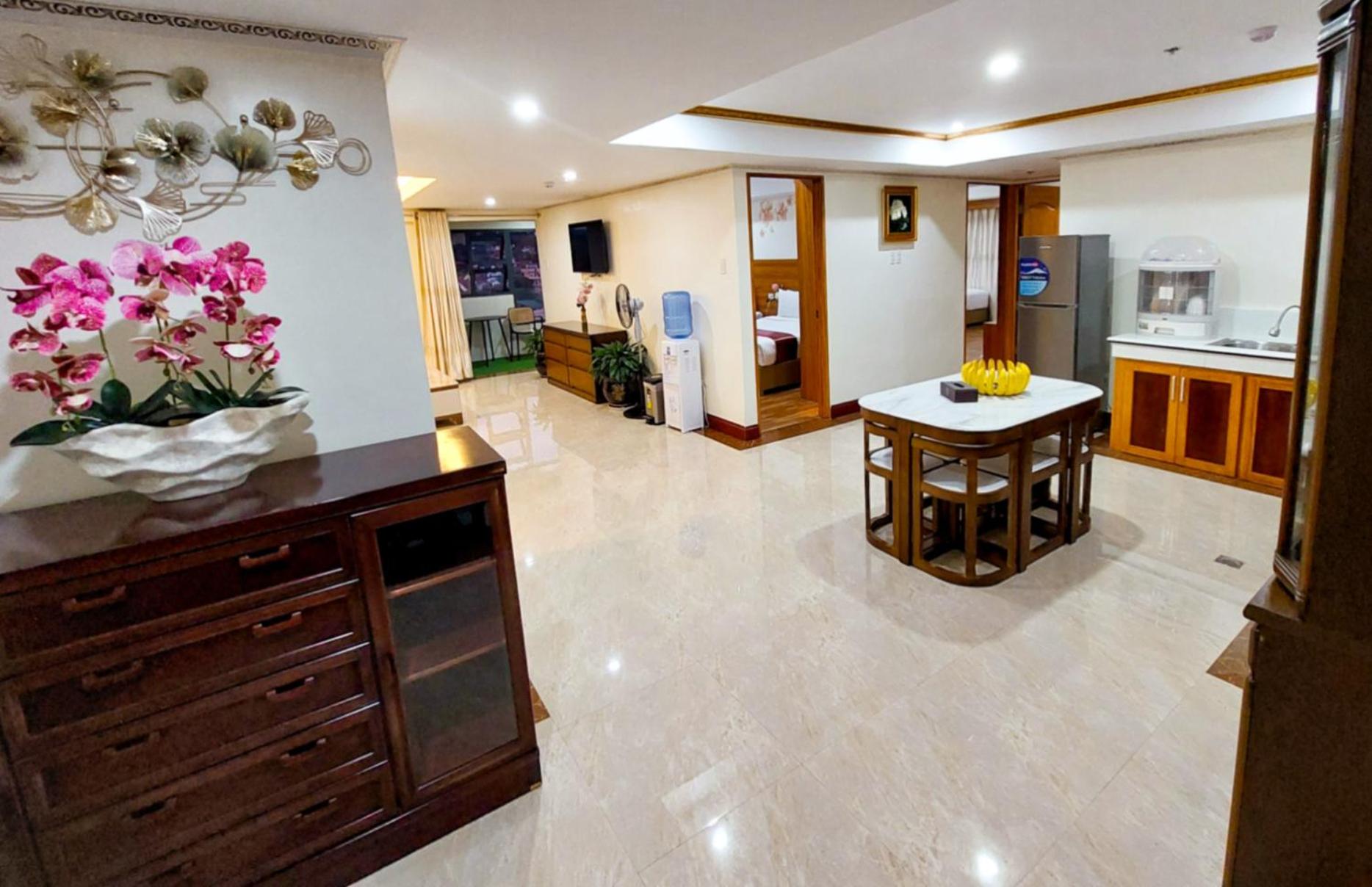 Superior Family Room - Photo 5