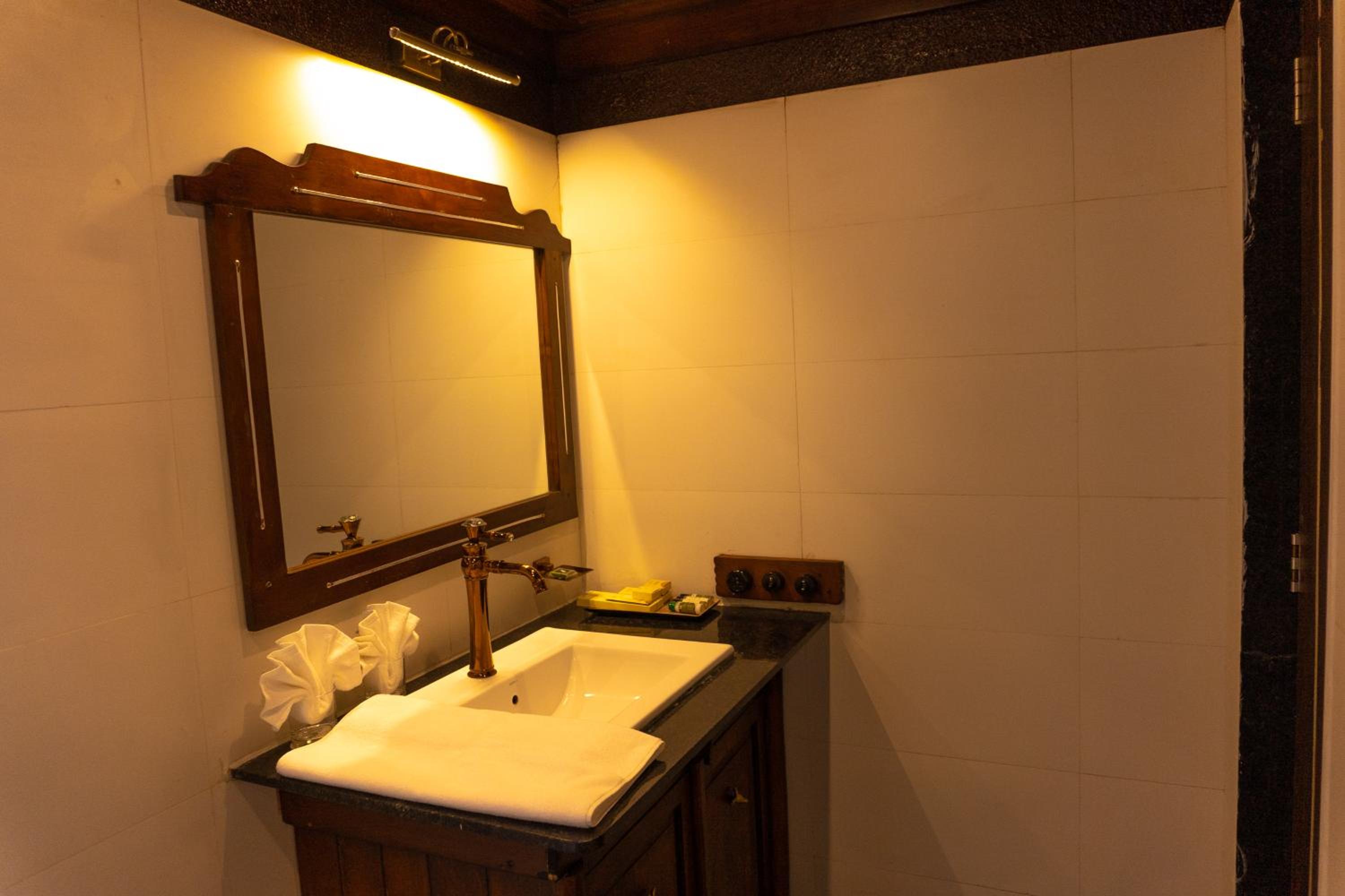 Superior Double Room - 20% off on F&B and Laundry photo 3