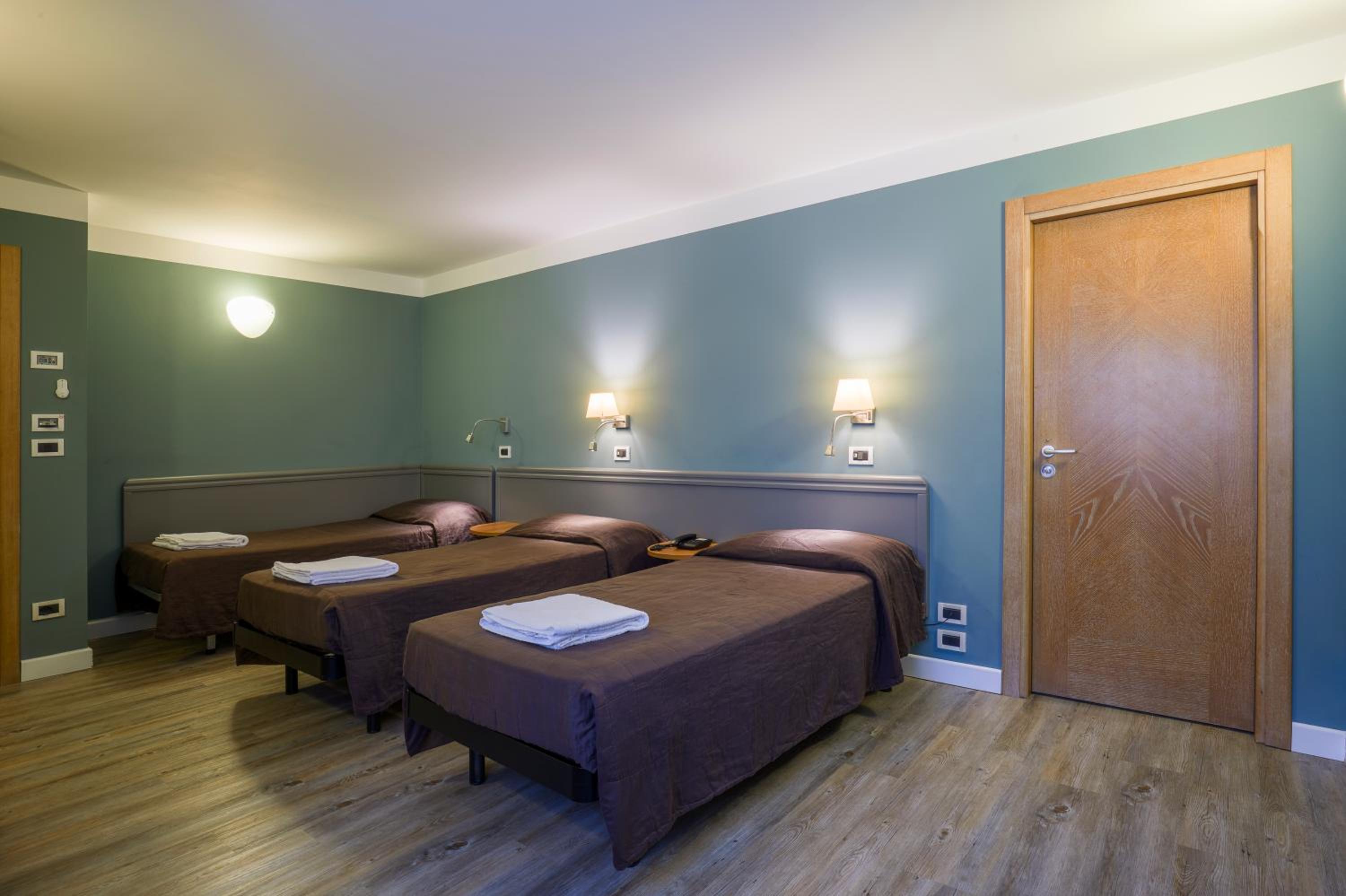 Deluxe Triple Room photo 2