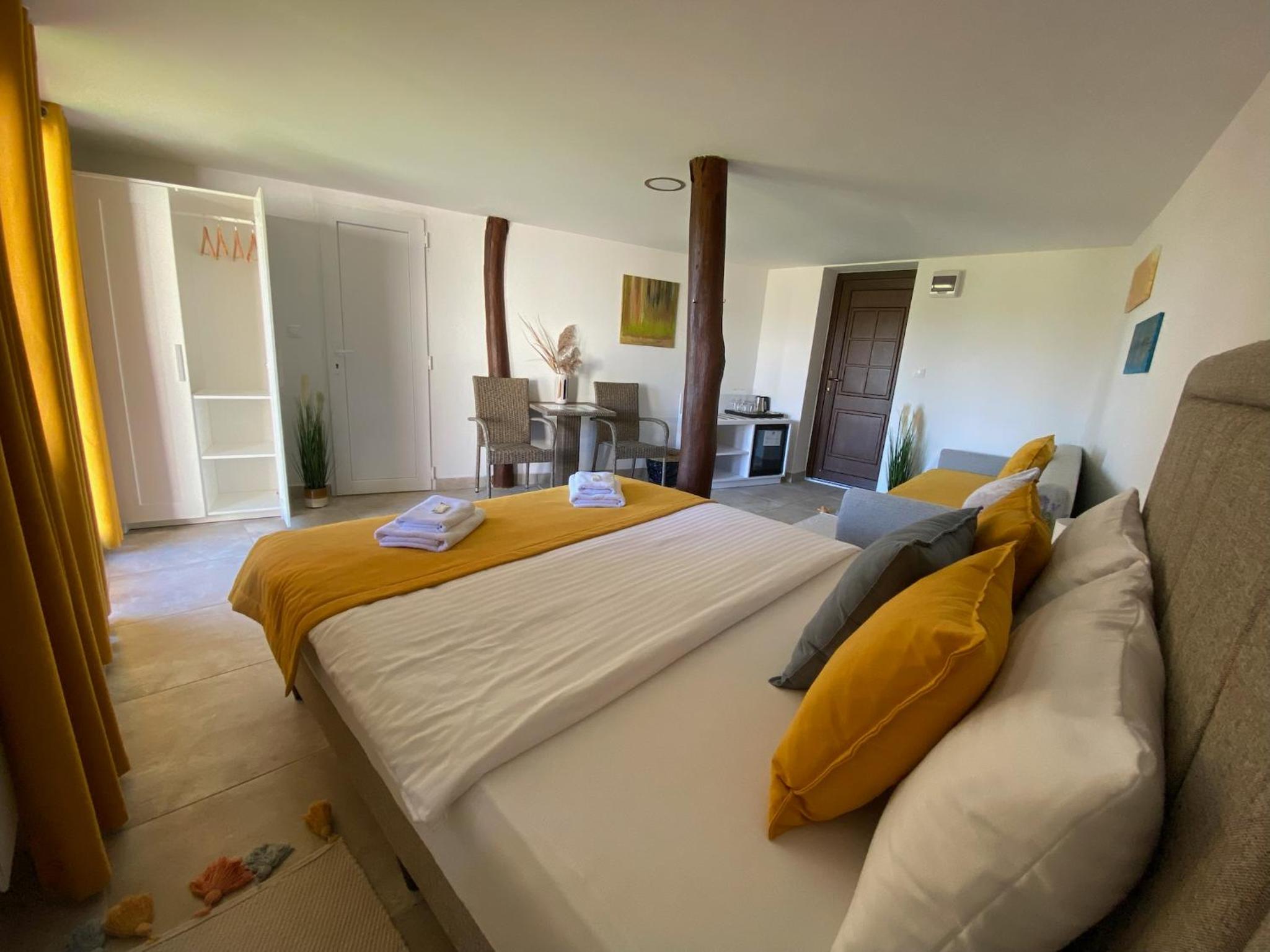 Double Room with Extra Bed photo 1