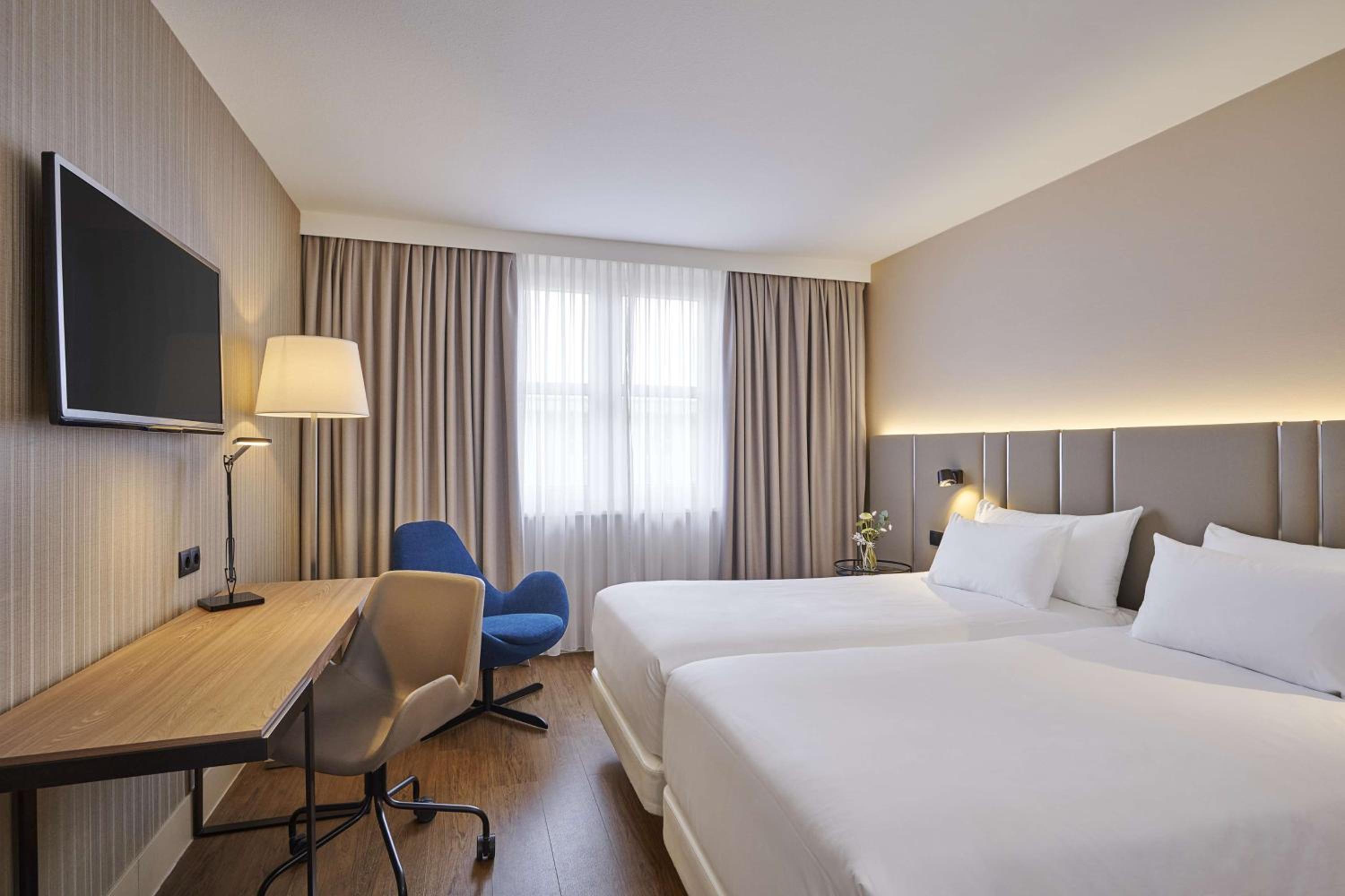 Standard Double or Twin Room with View - Photo 14