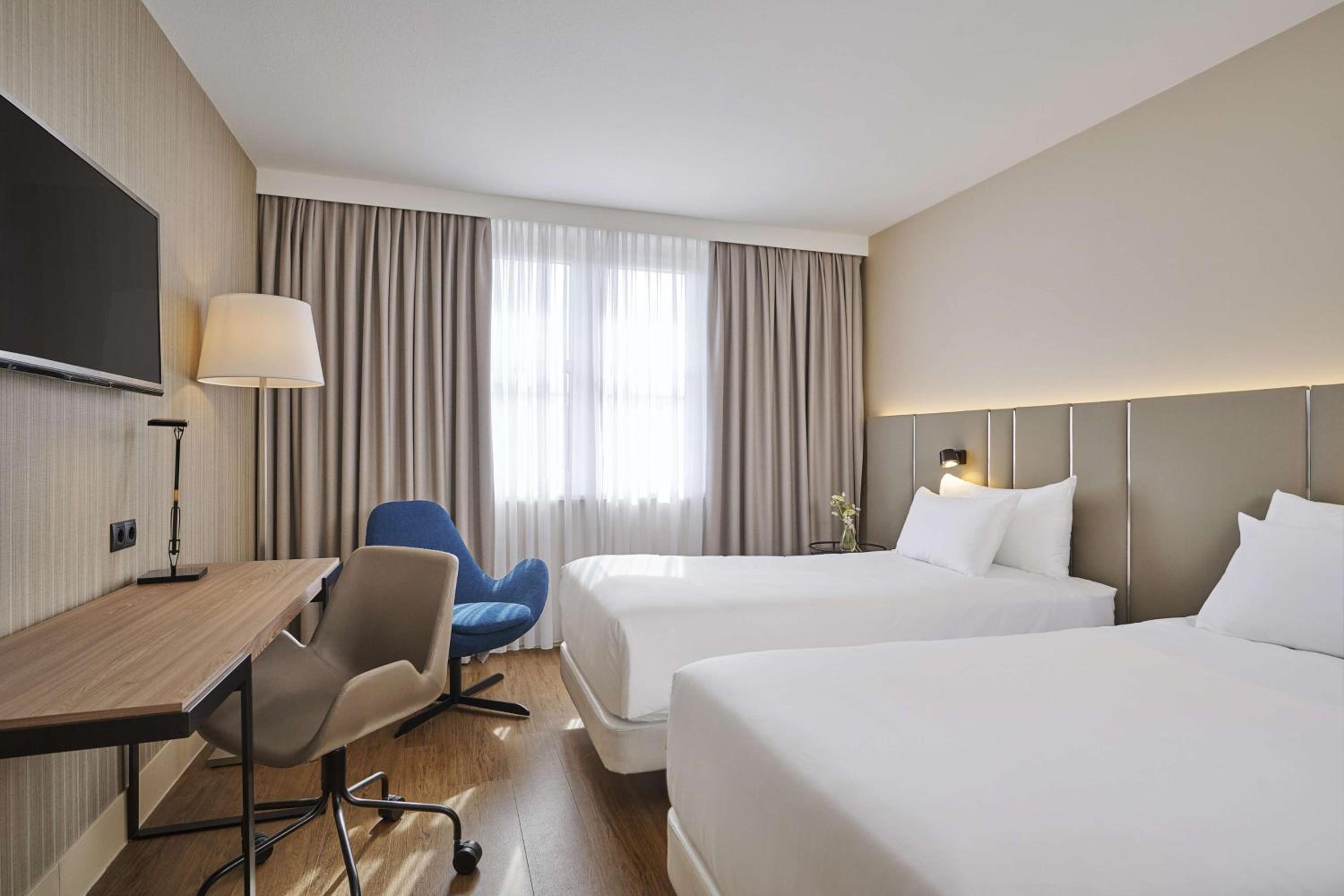 Standard Double or Twin Room with View - Photo 15