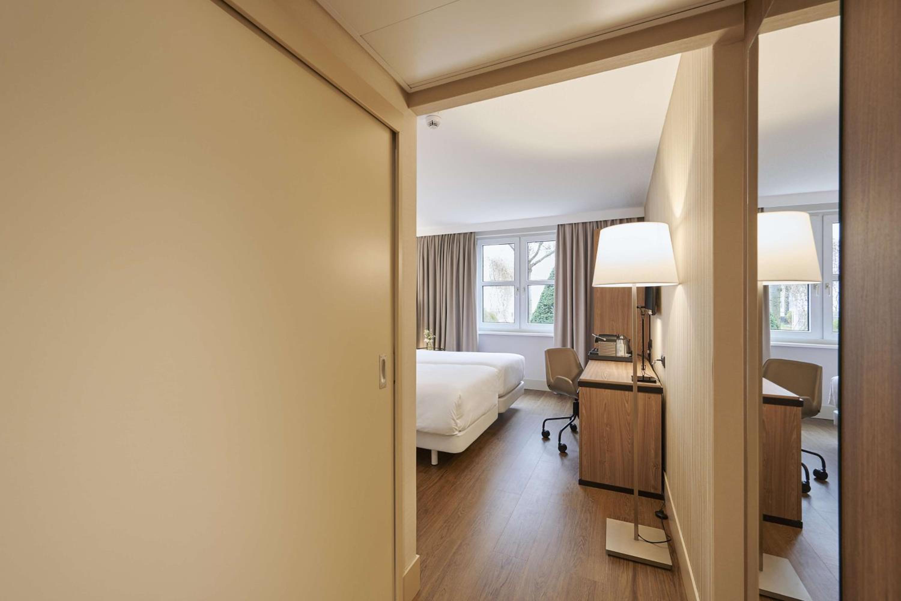 Standard Double or Twin Room with View - Photo 20