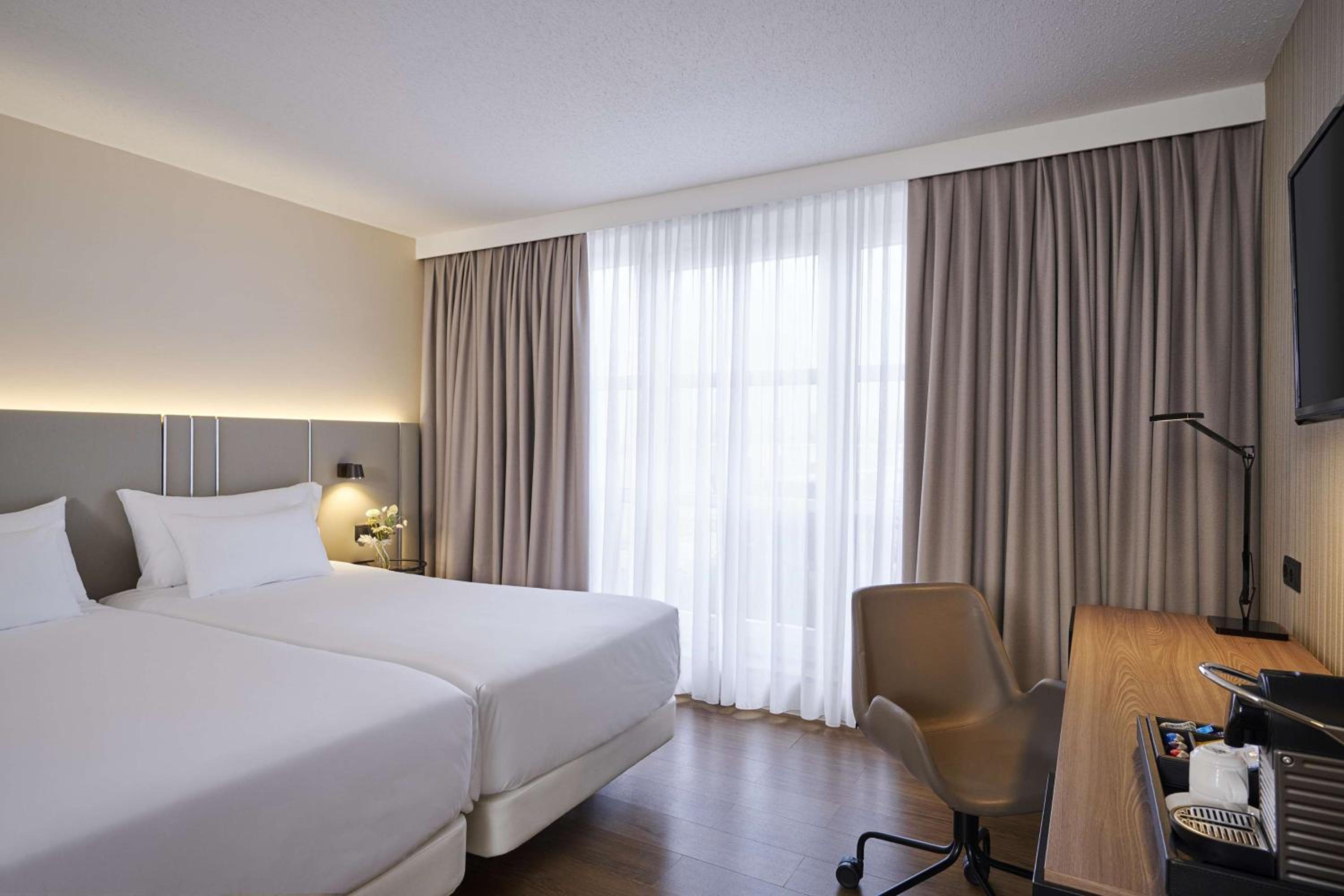Standard Double Or Twin Room Free Parking Promo With Breakfast
