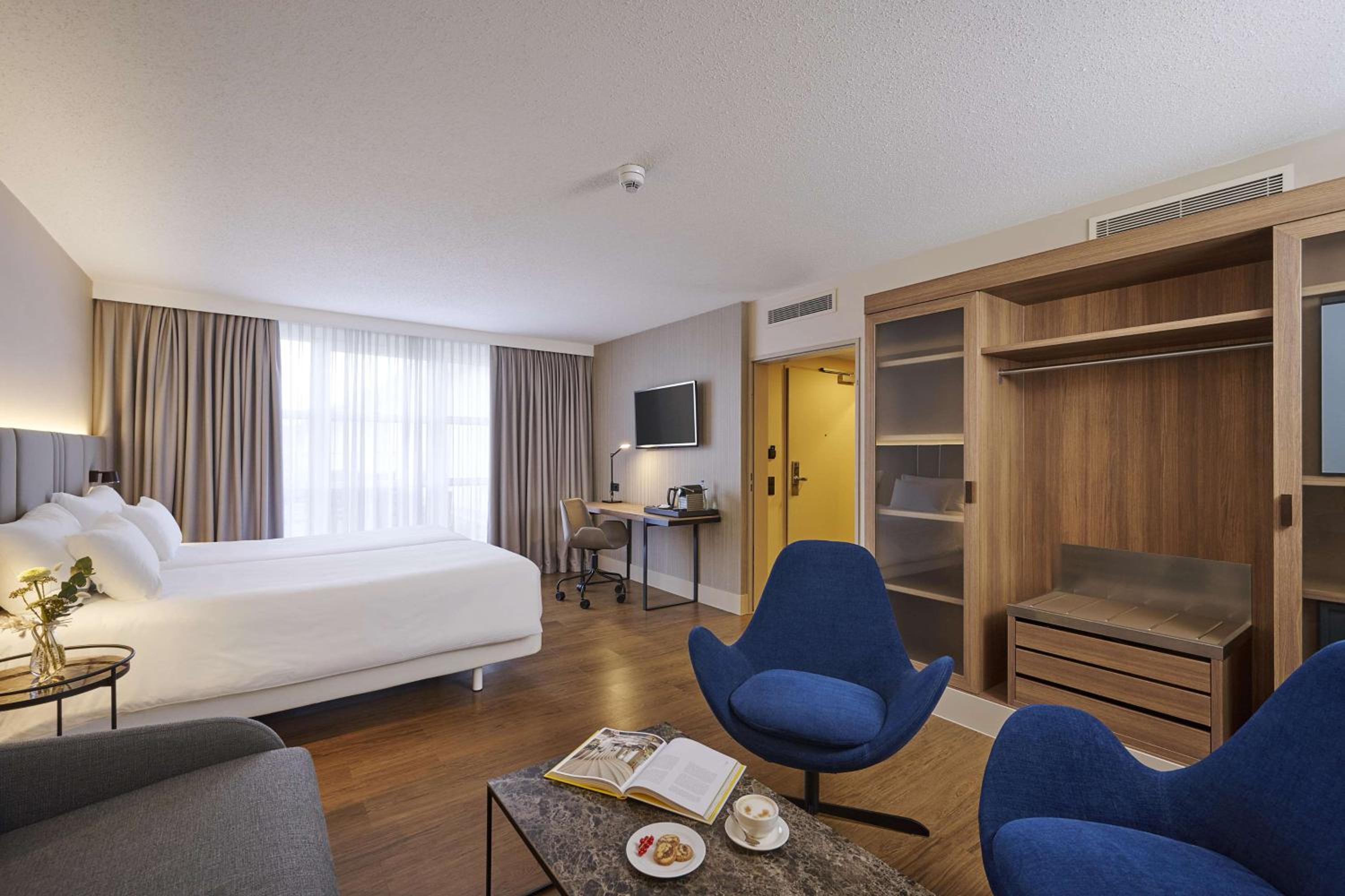 Standard Double Or Twin Room Free Parking Promo With Breakfast thumbnail 5