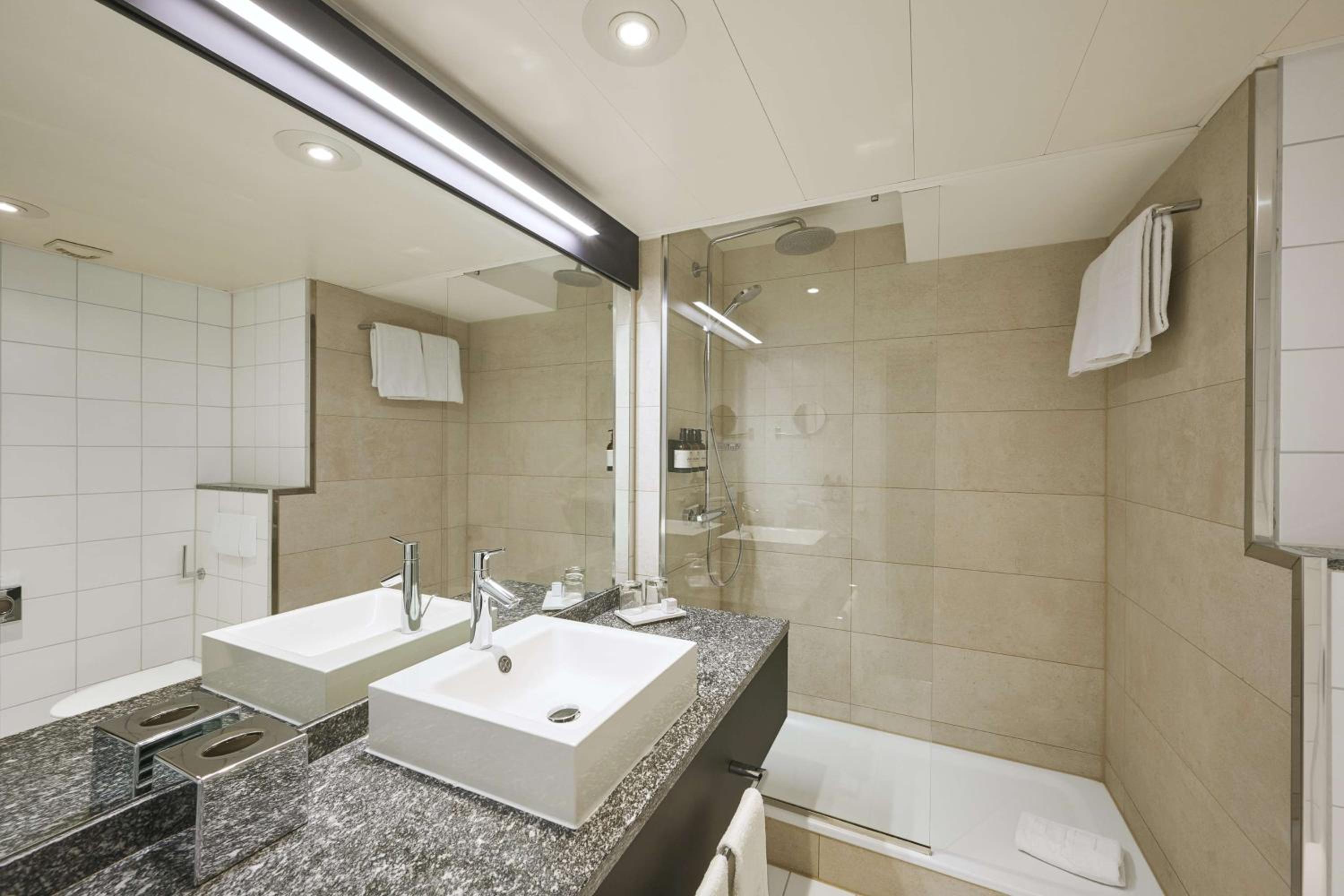 Standard Double or Twin Room with View - Photo 5
