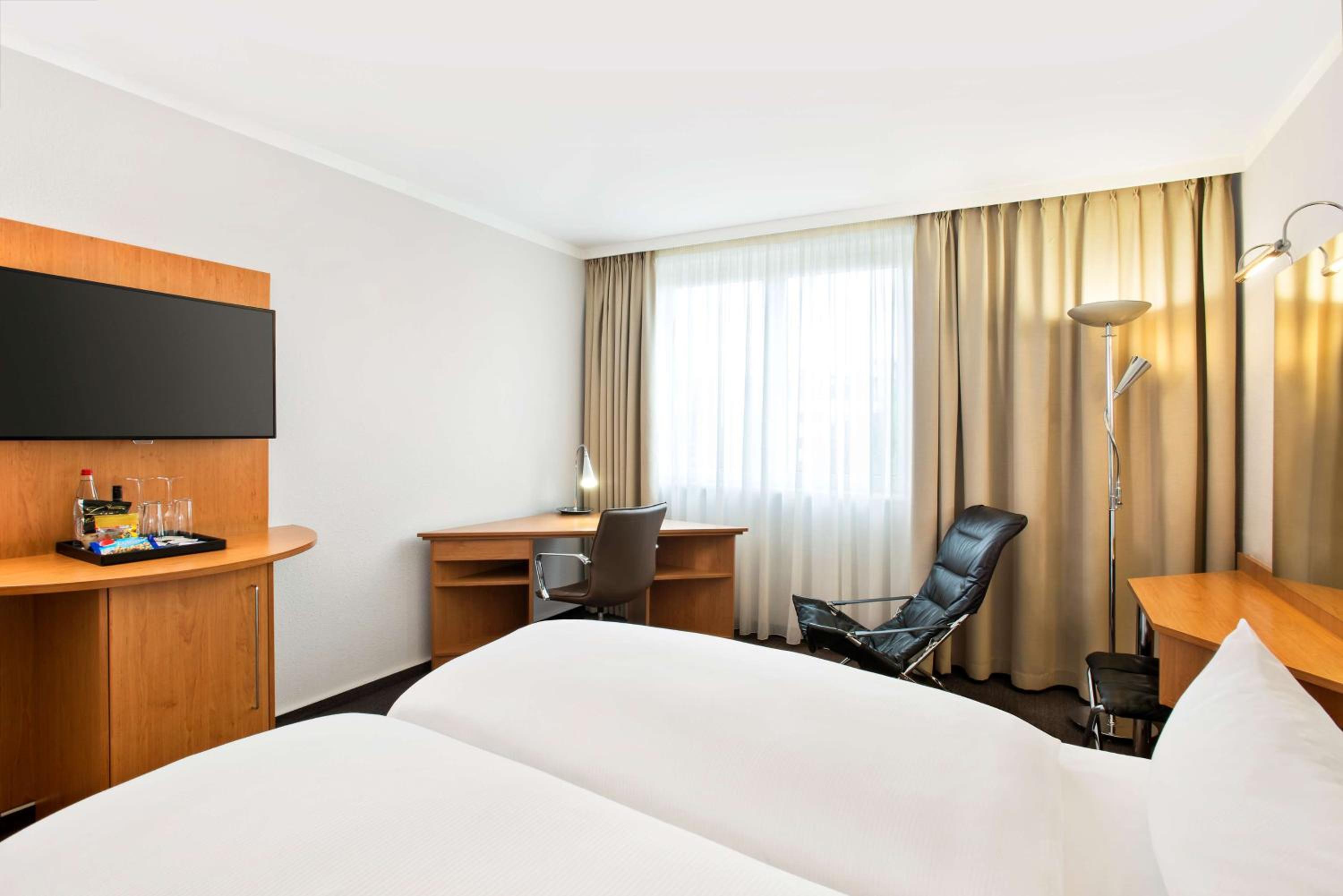 Standard Double or Twin Room - Photo 2
