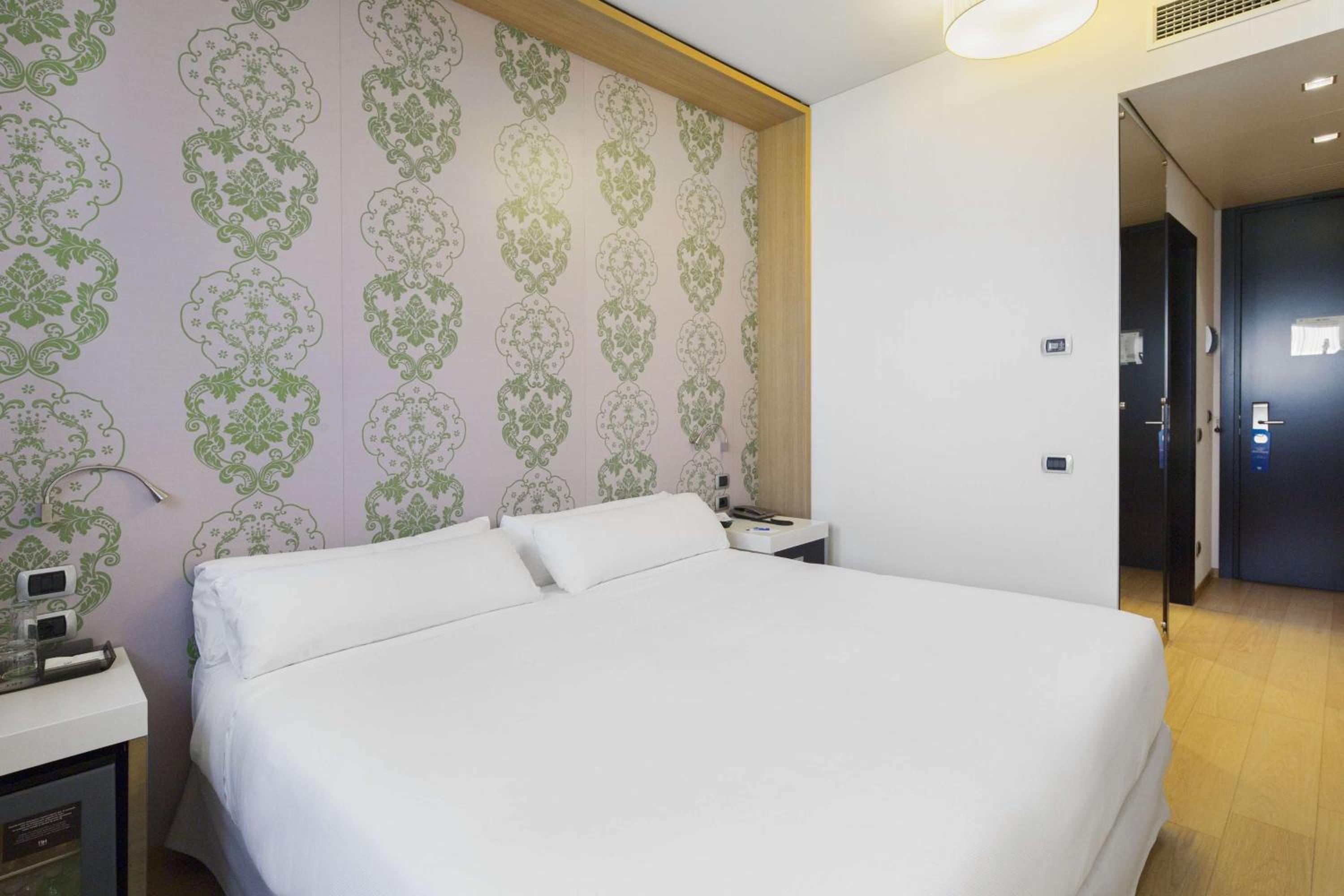 Standard Double or Twin Room photo 1