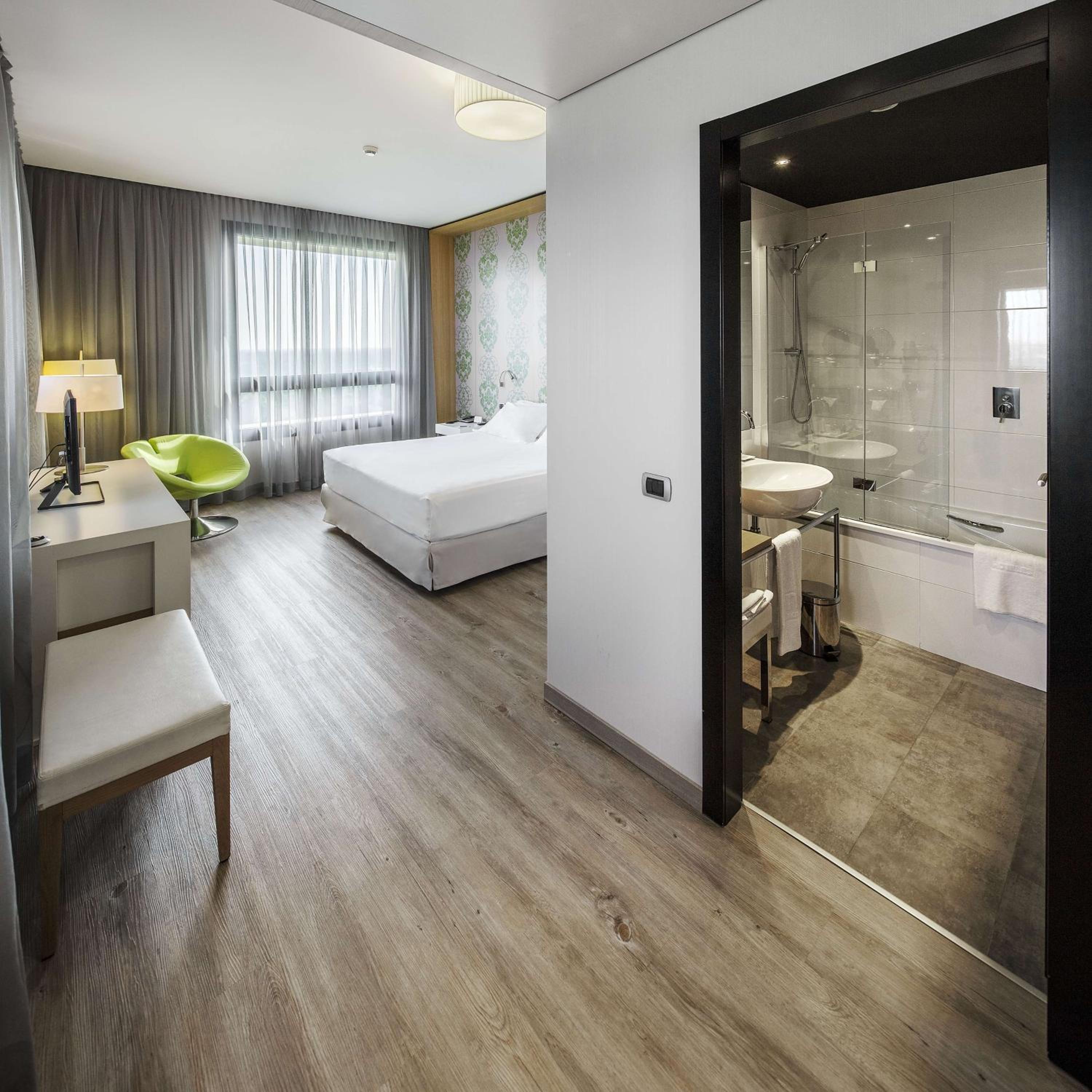 Junior Suite with Extra Bed (2 Adults + 1 Child) photo 2