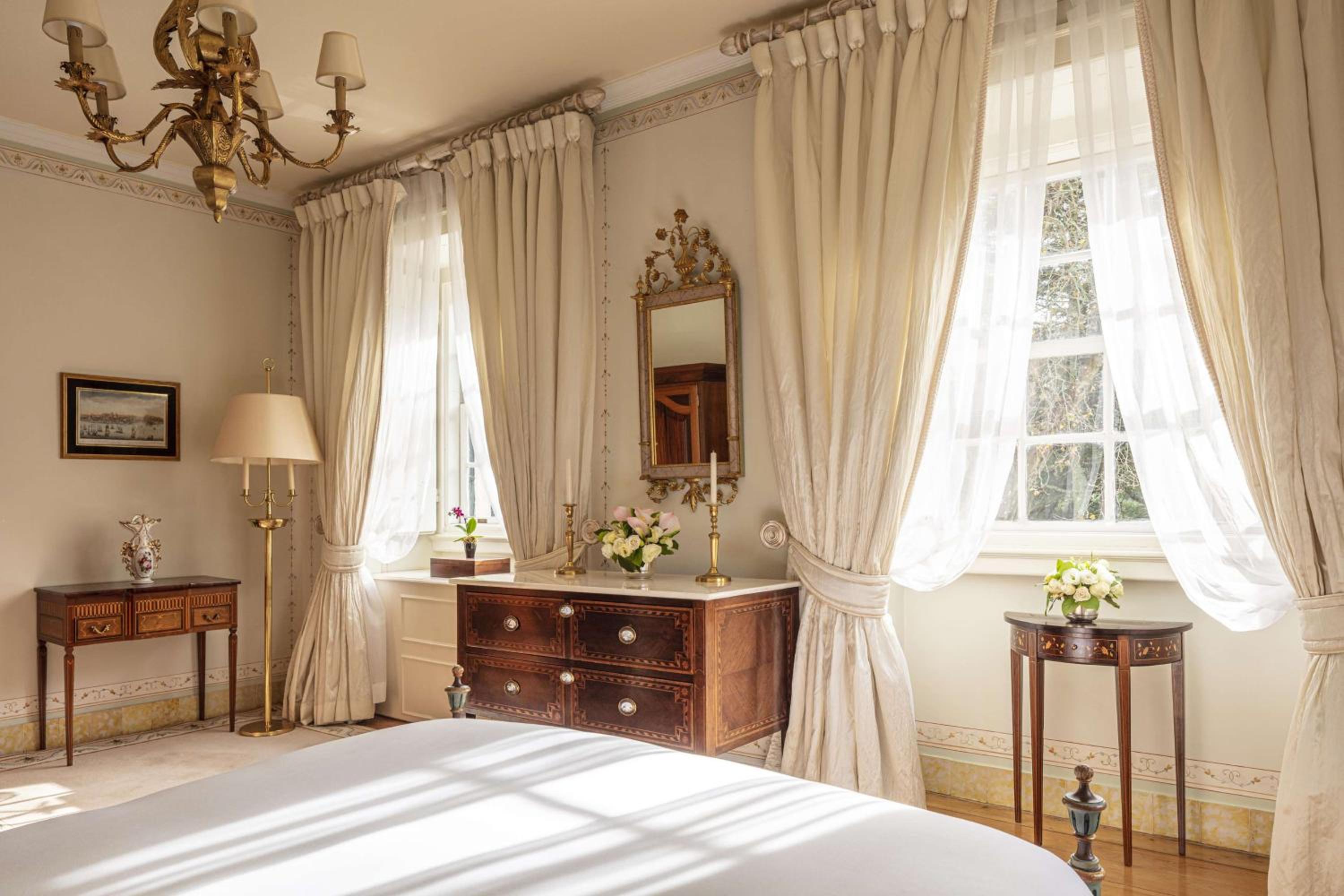Deluxe Double Room with Pool View