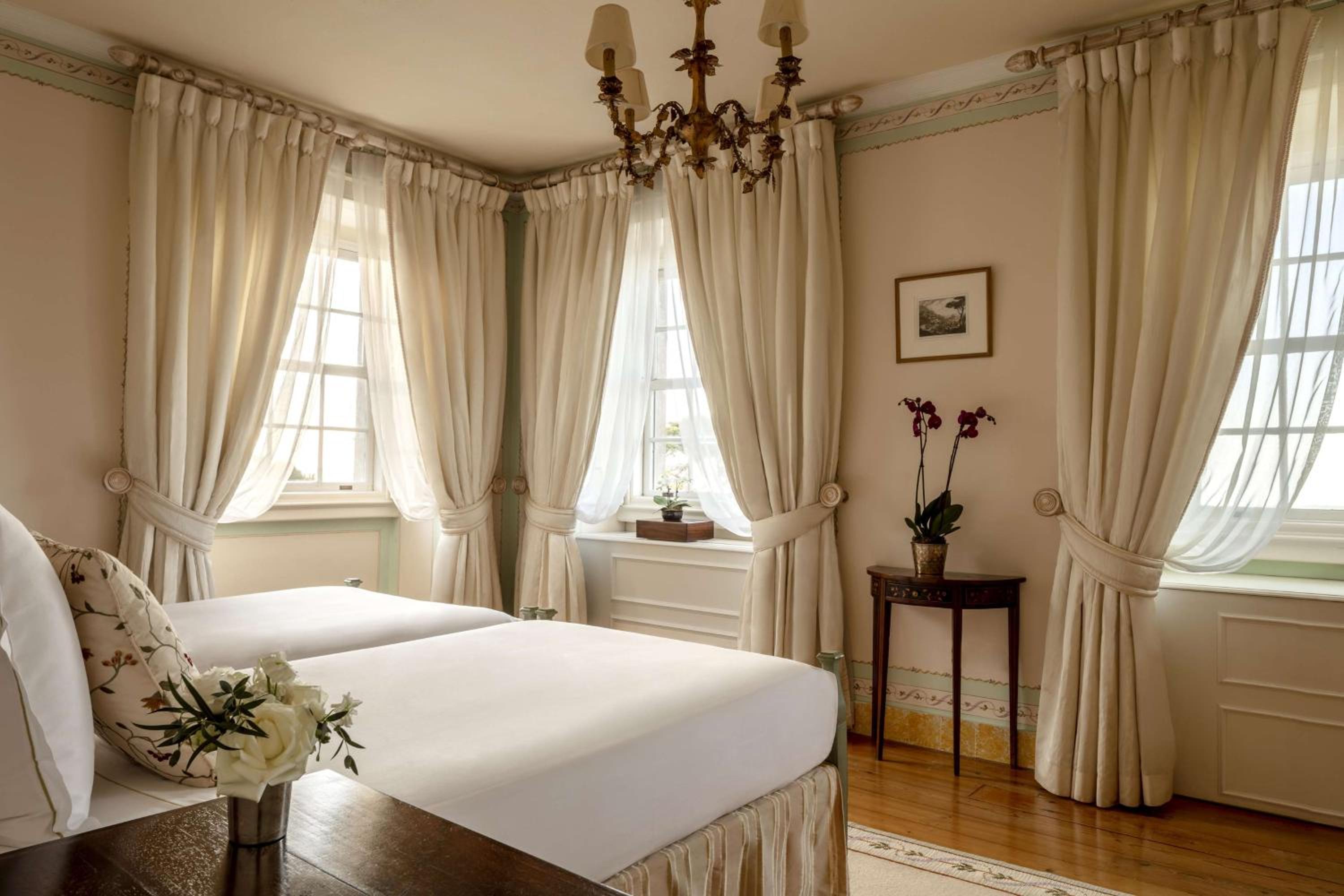 Deluxe Room with Valley View thumbnail 6