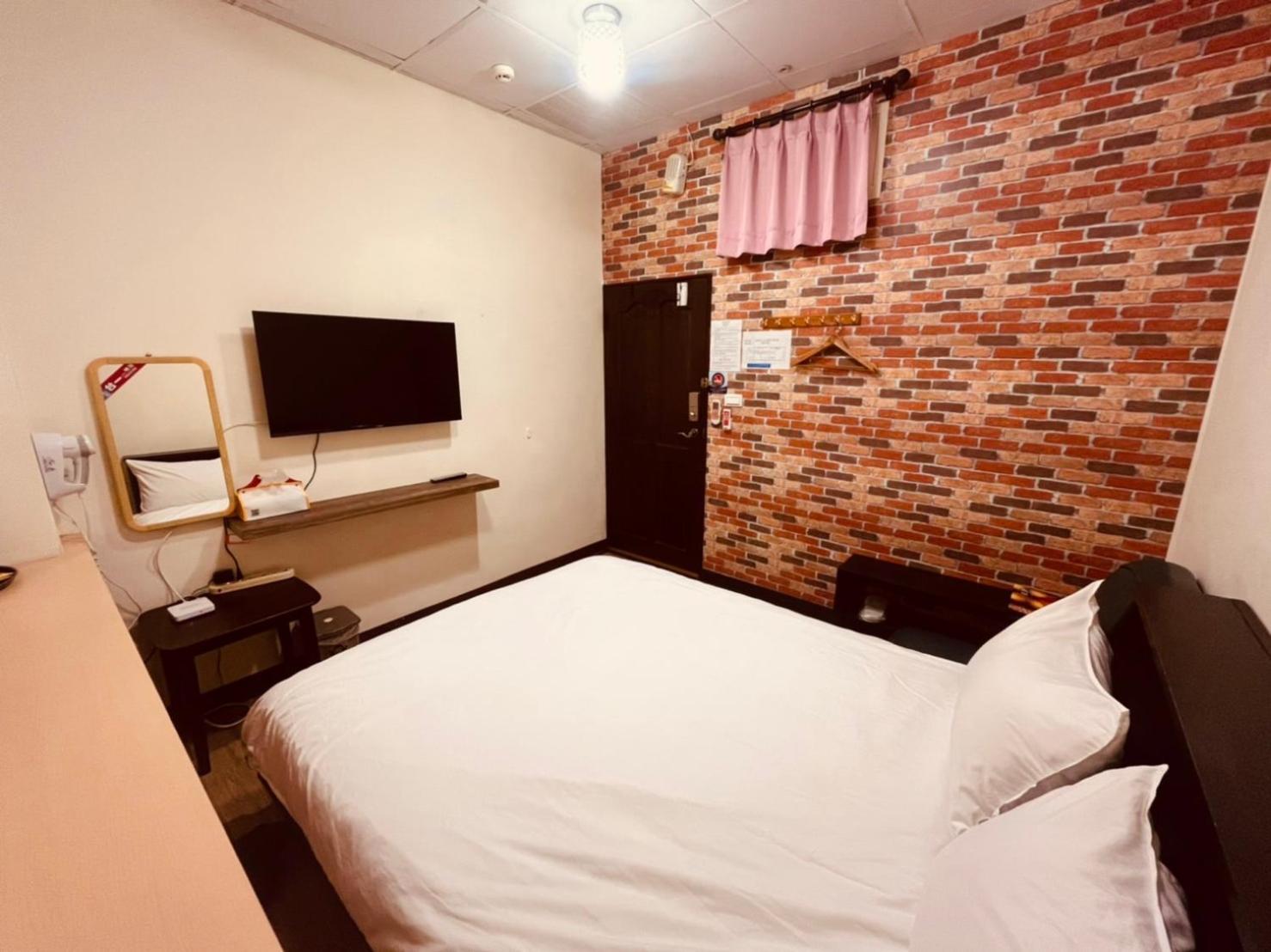 Double Room with Shared Bathroom photo 1