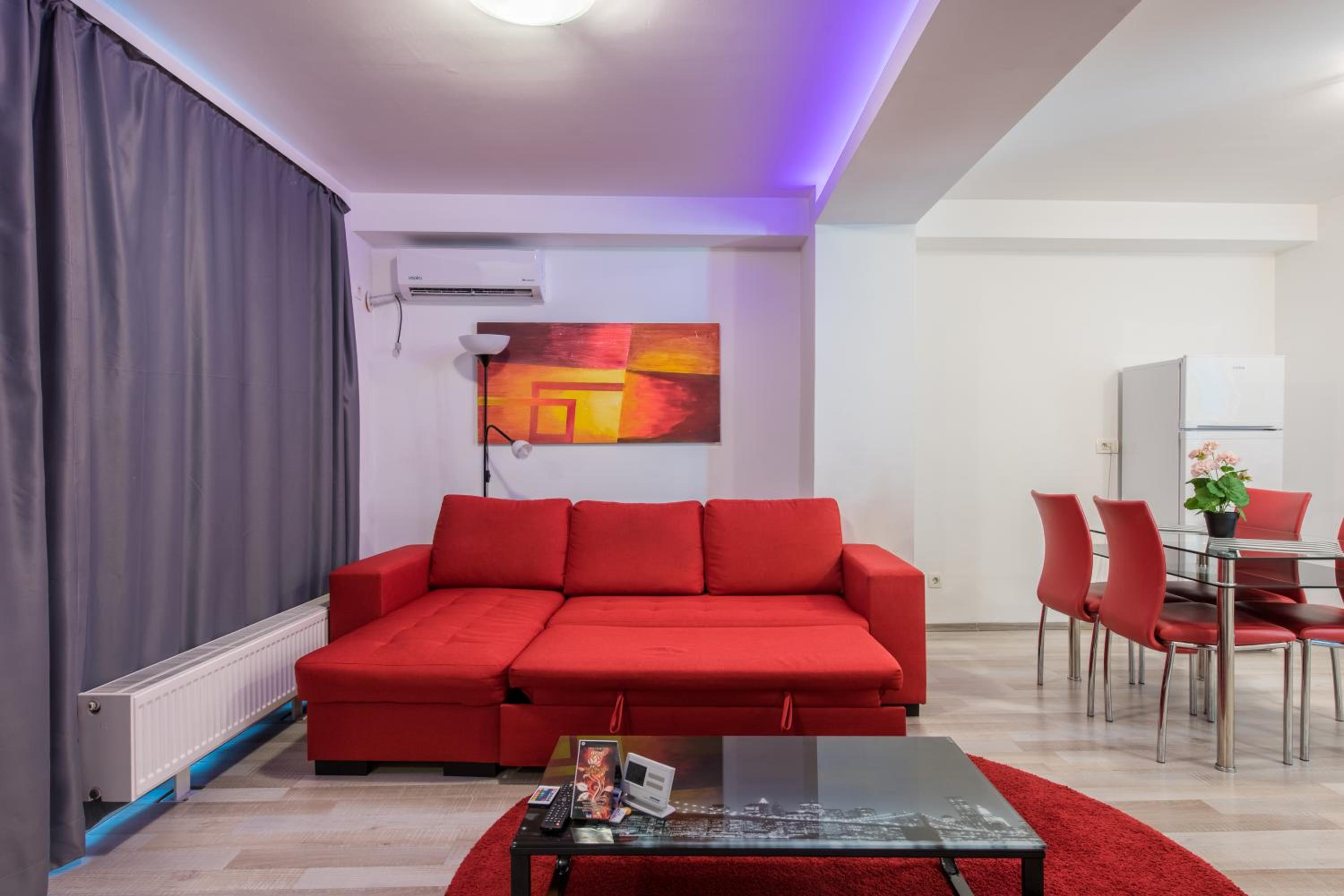 Apartment with Balcony - Photo 3