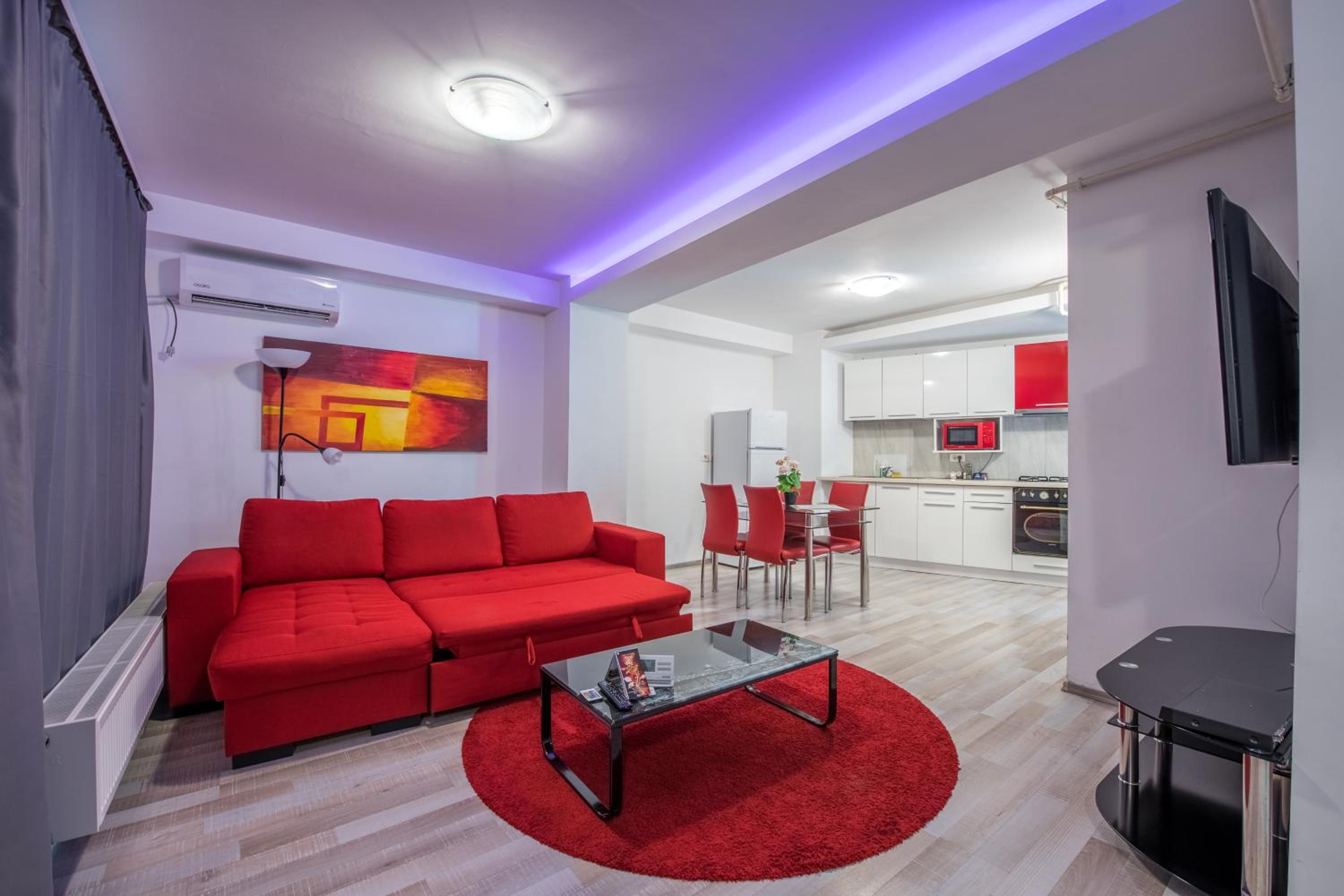 Apartment with Balcony - Photo 11