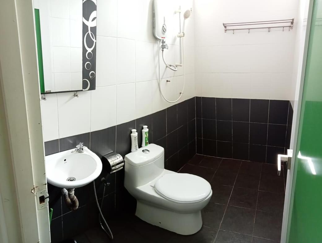 Deluxe Family Suite - Photo 4
