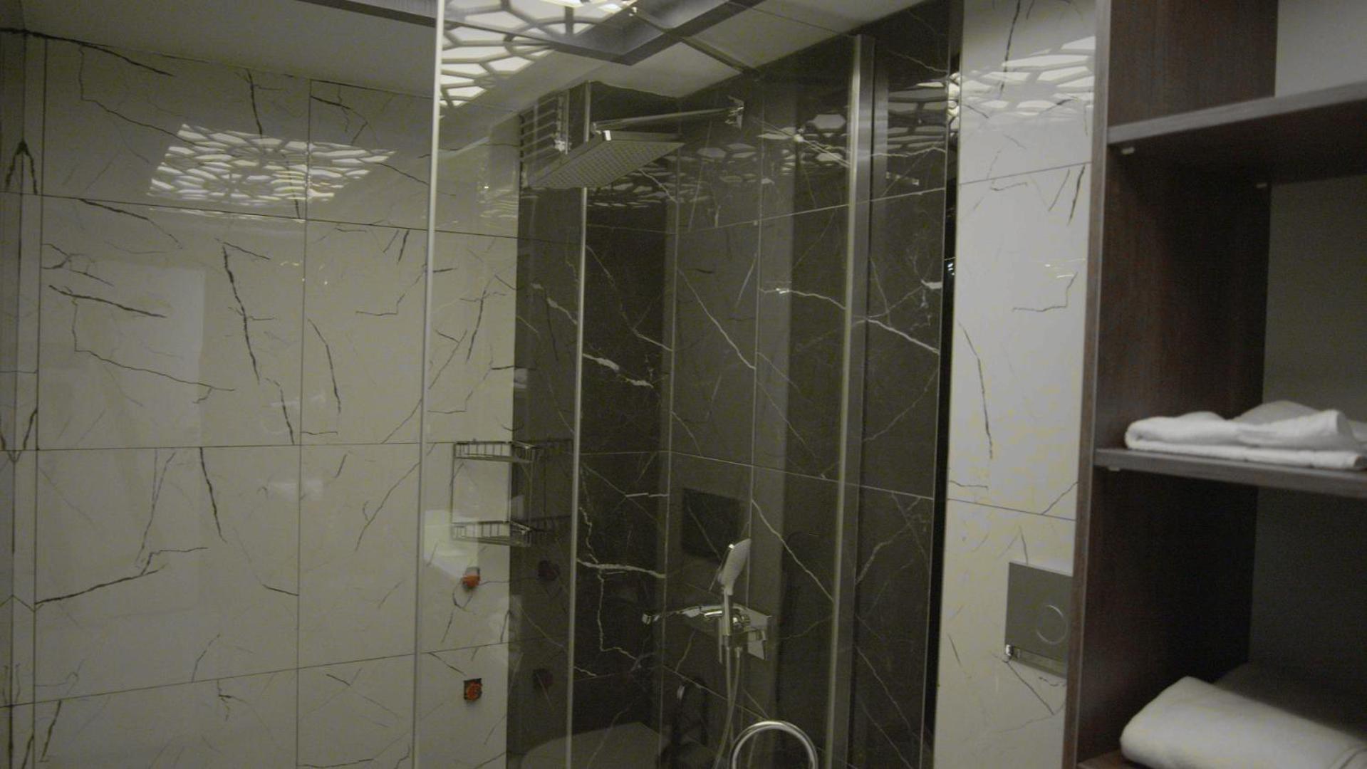 Deluxe Junior Suite photo 3