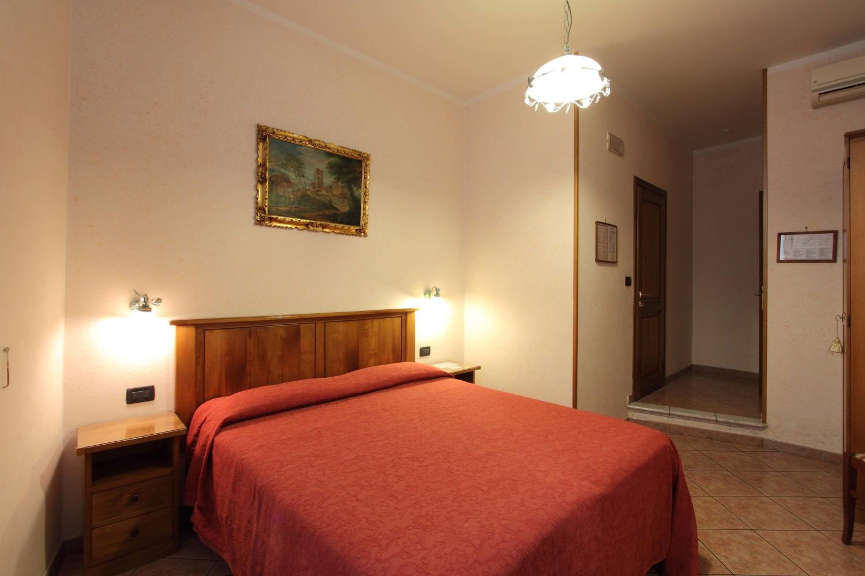 Double Room with Private Bathroom photo 1