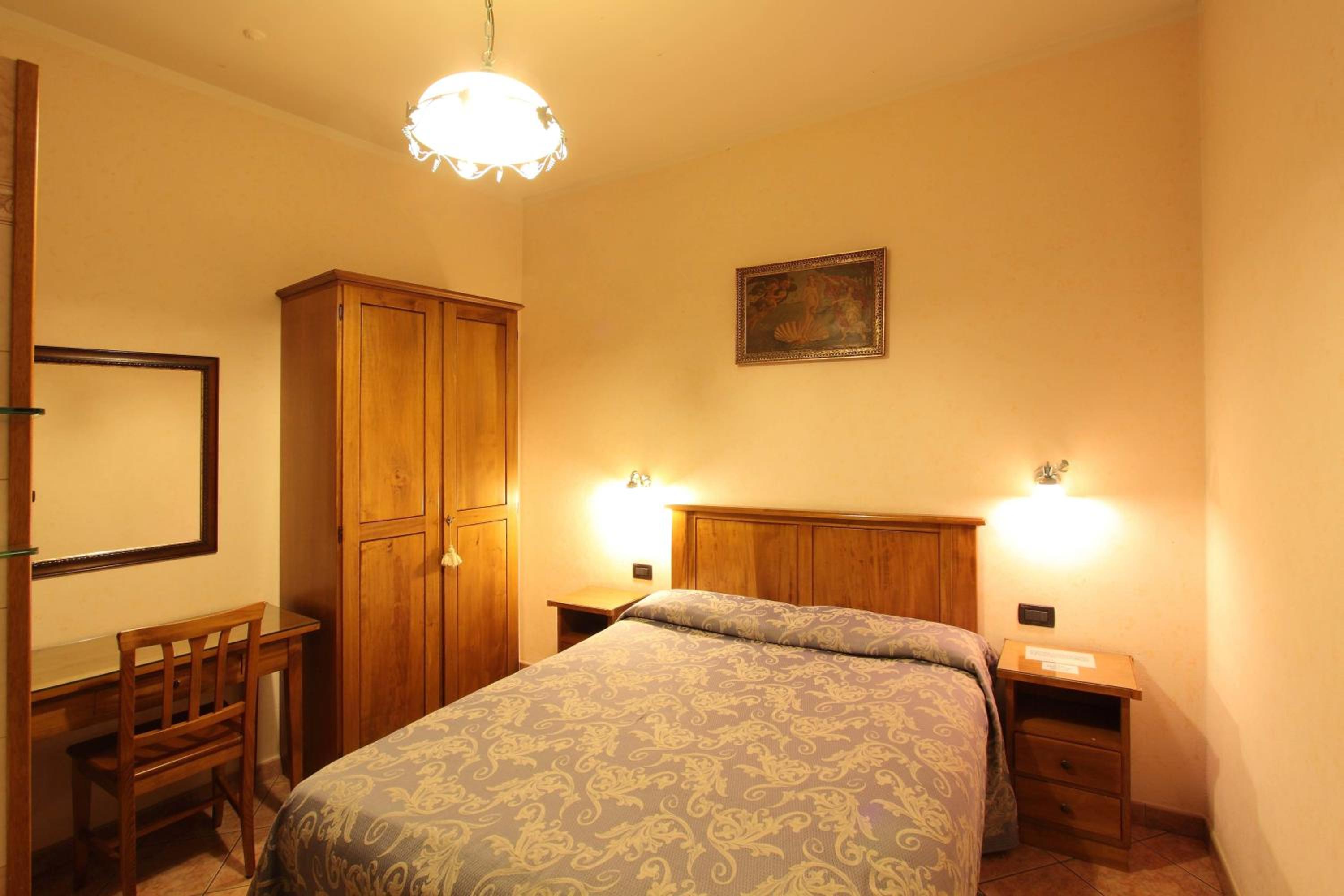 Economy Double Room with Shared Bathroom photo 1