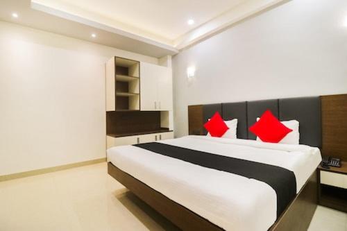 Deluxe Room - Photo 9