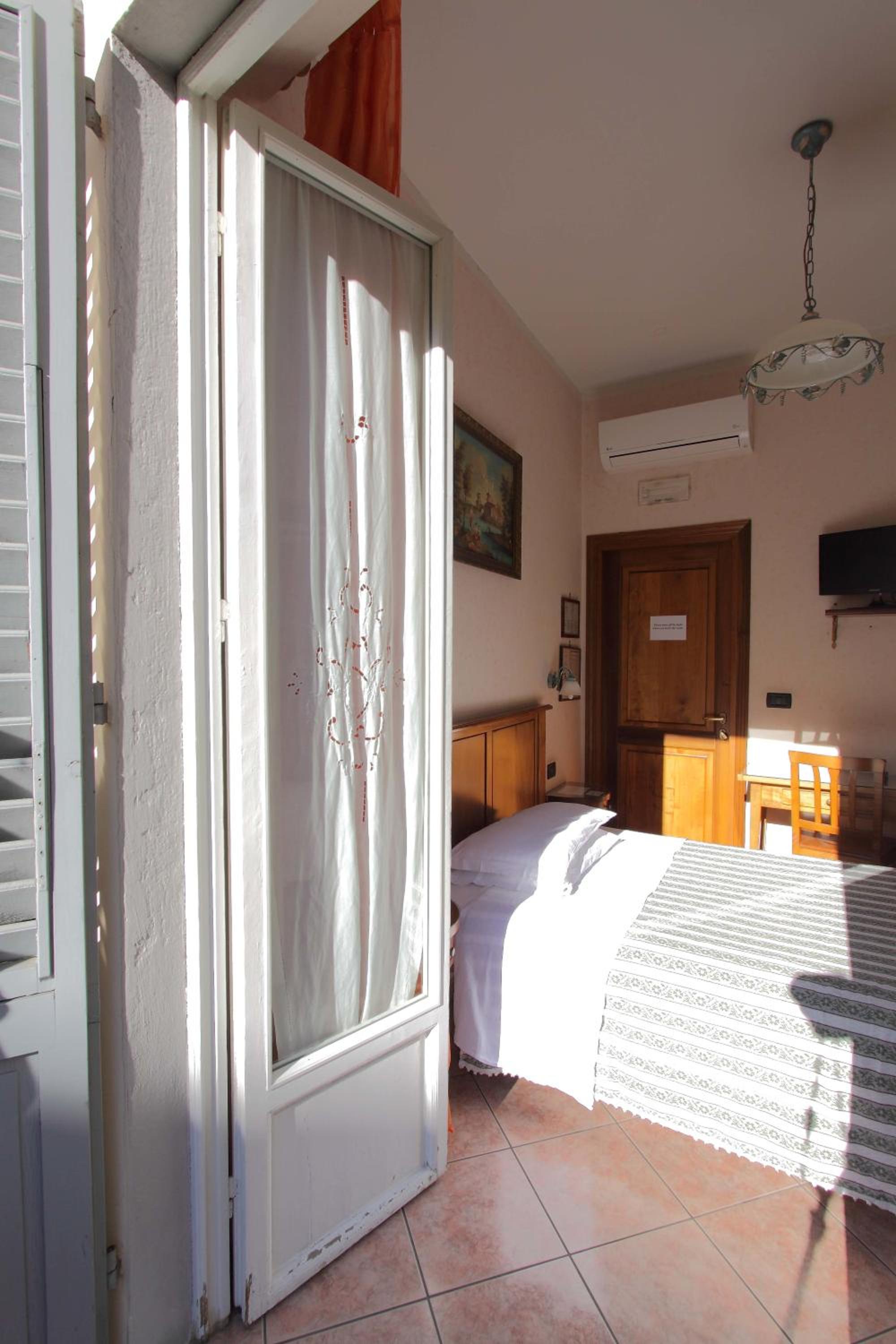 Small Double Room photo 1