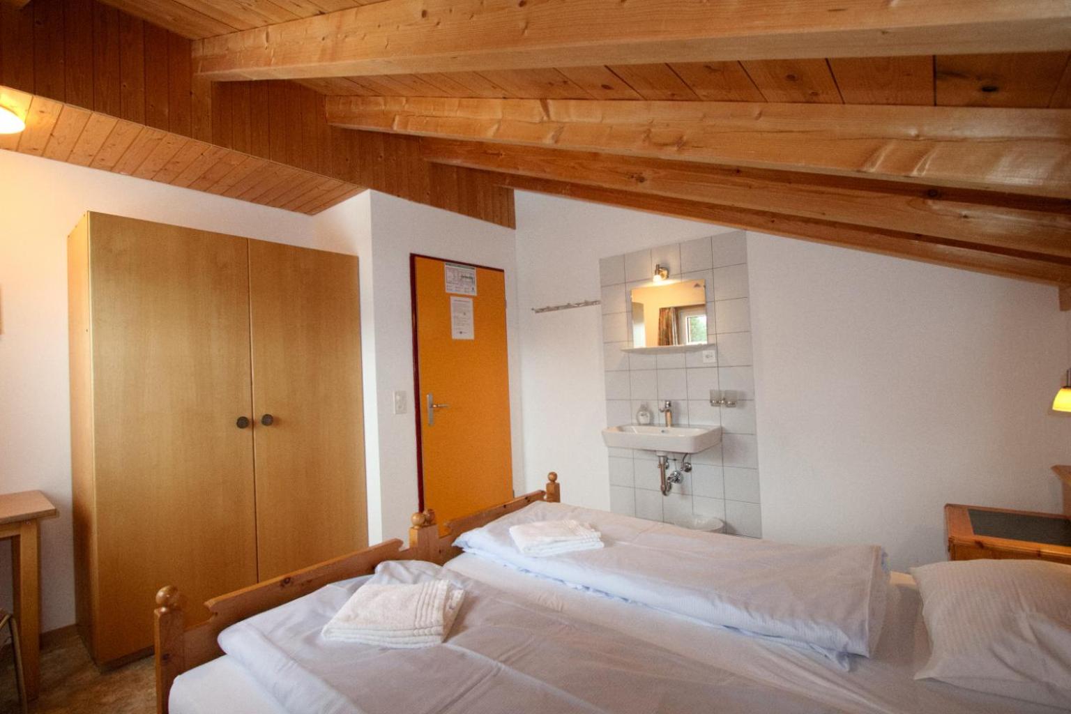 Double Room with Shared Bathroom photo 2