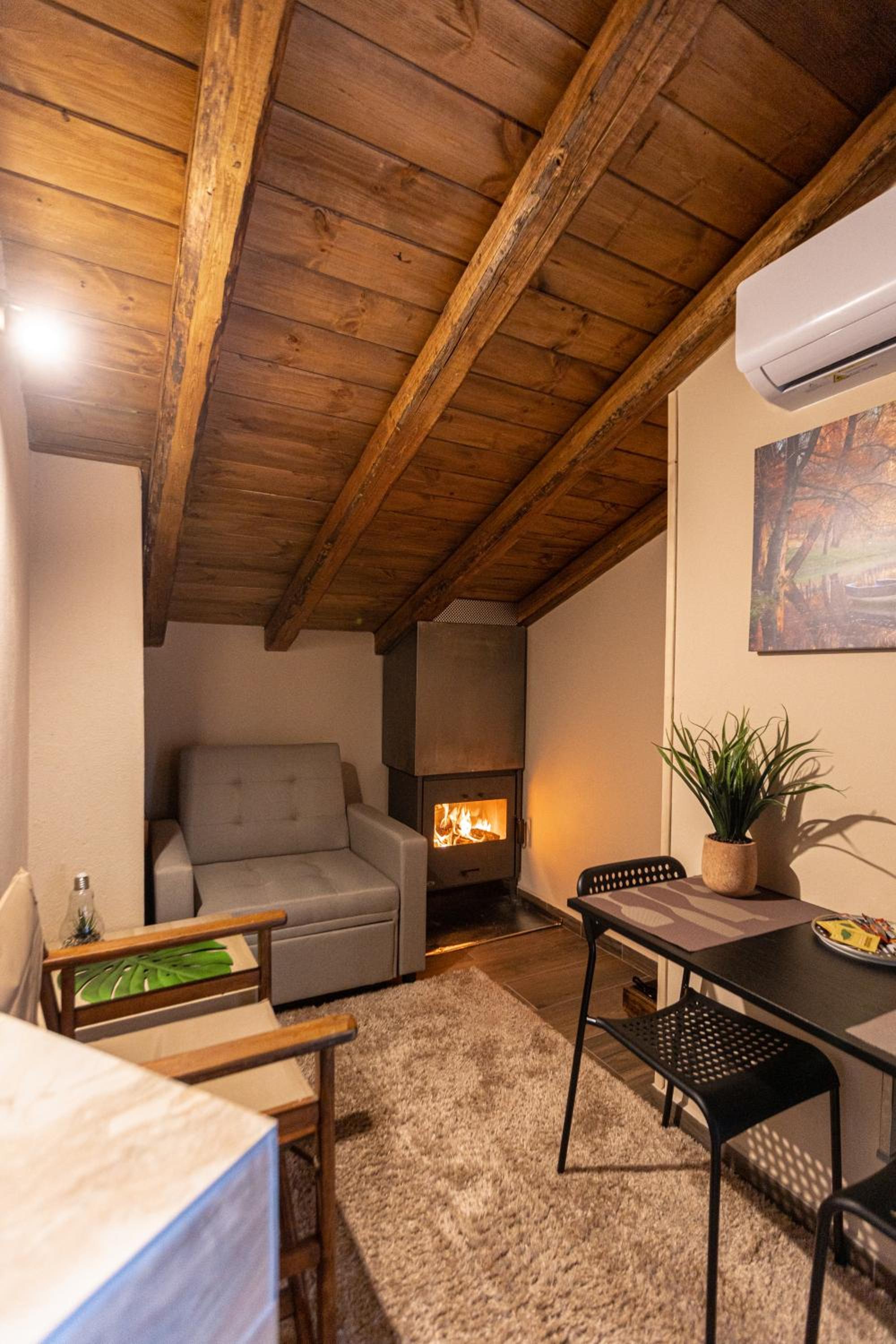 Deluxe King Suite - Photo 9