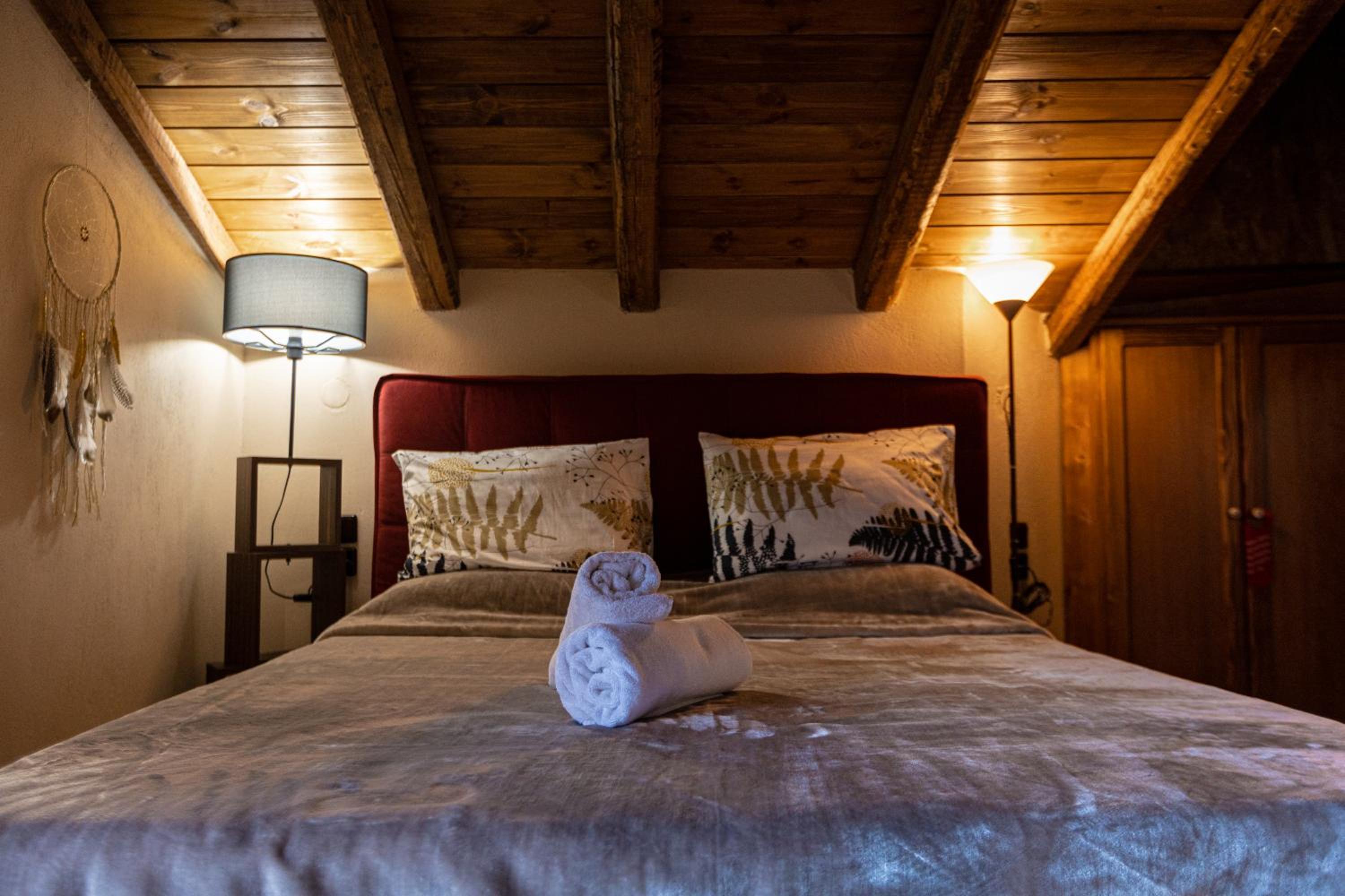 Deluxe King Suite - Photo 8