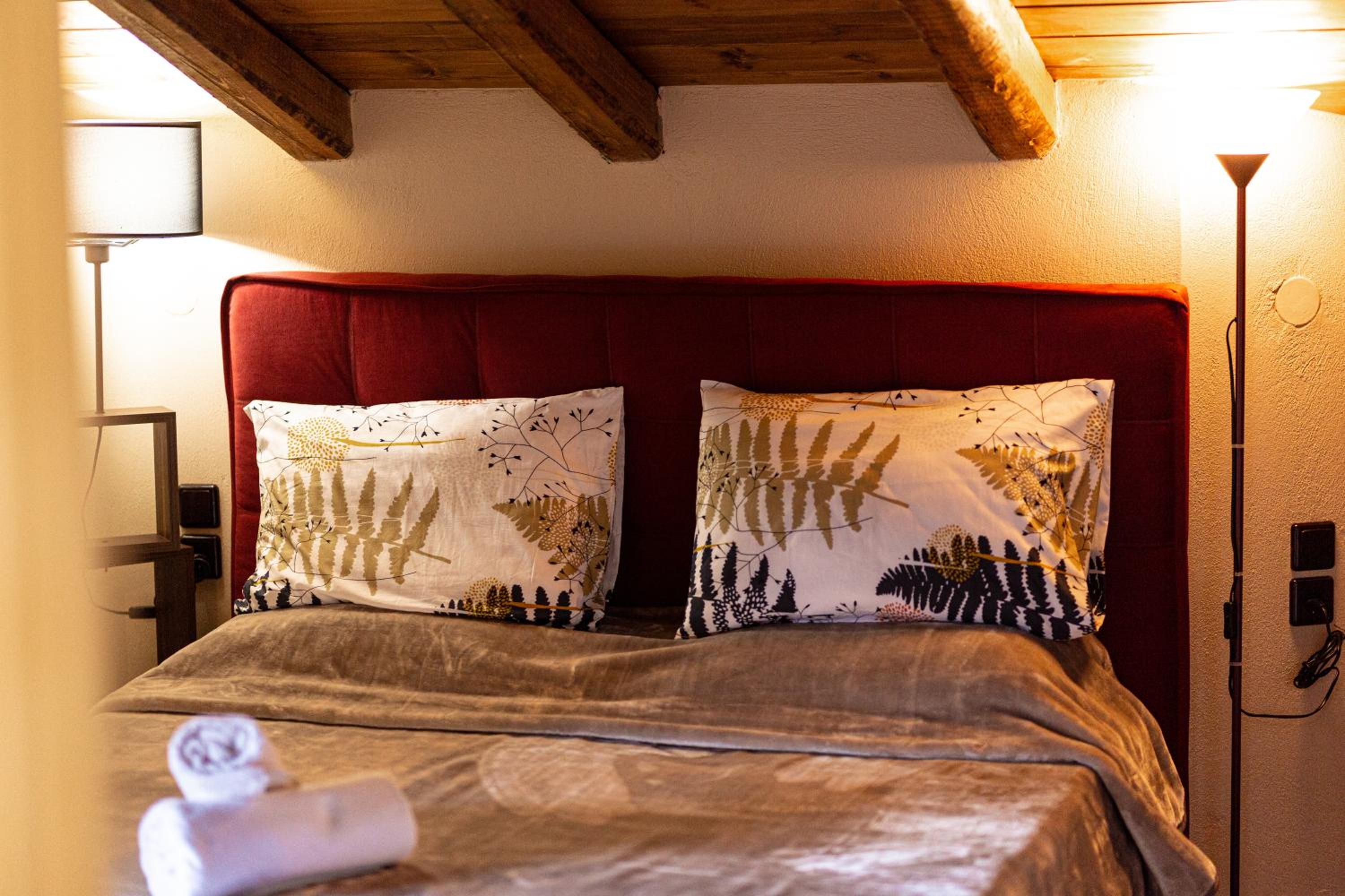 Deluxe King Suite - Photo 11