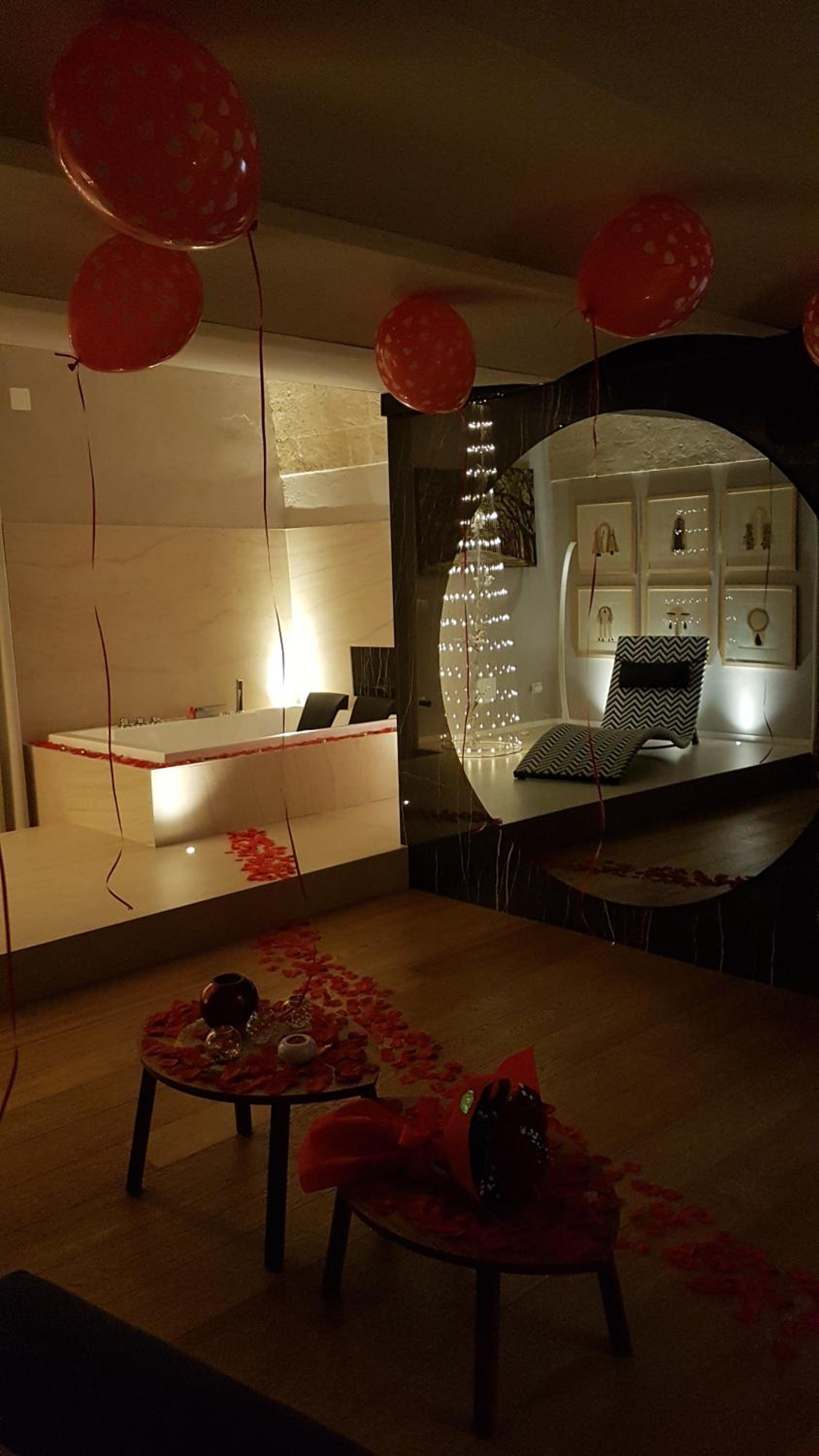 Suite with Balcony - Photo 13