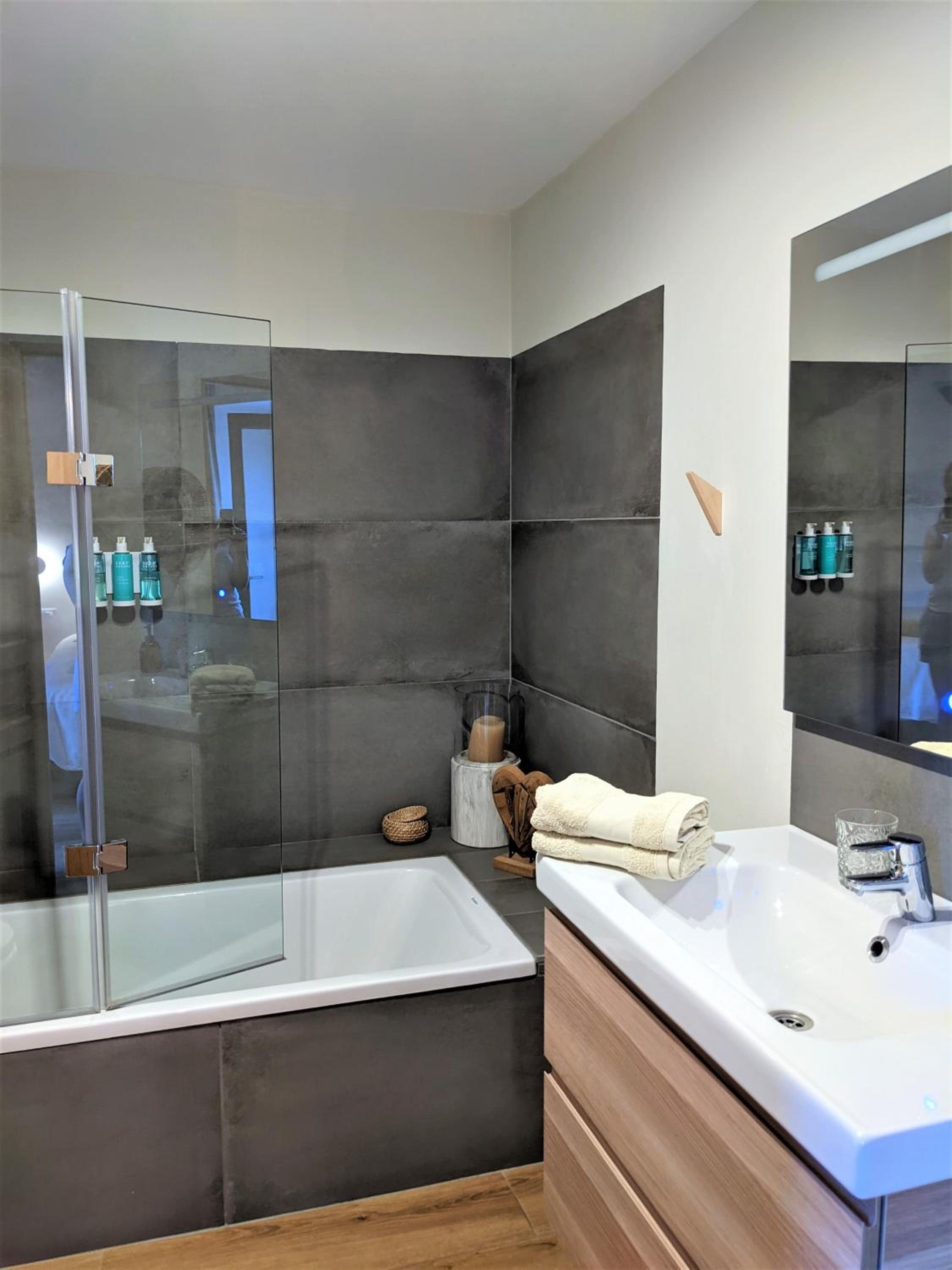 Deluxe King Room photo 3
