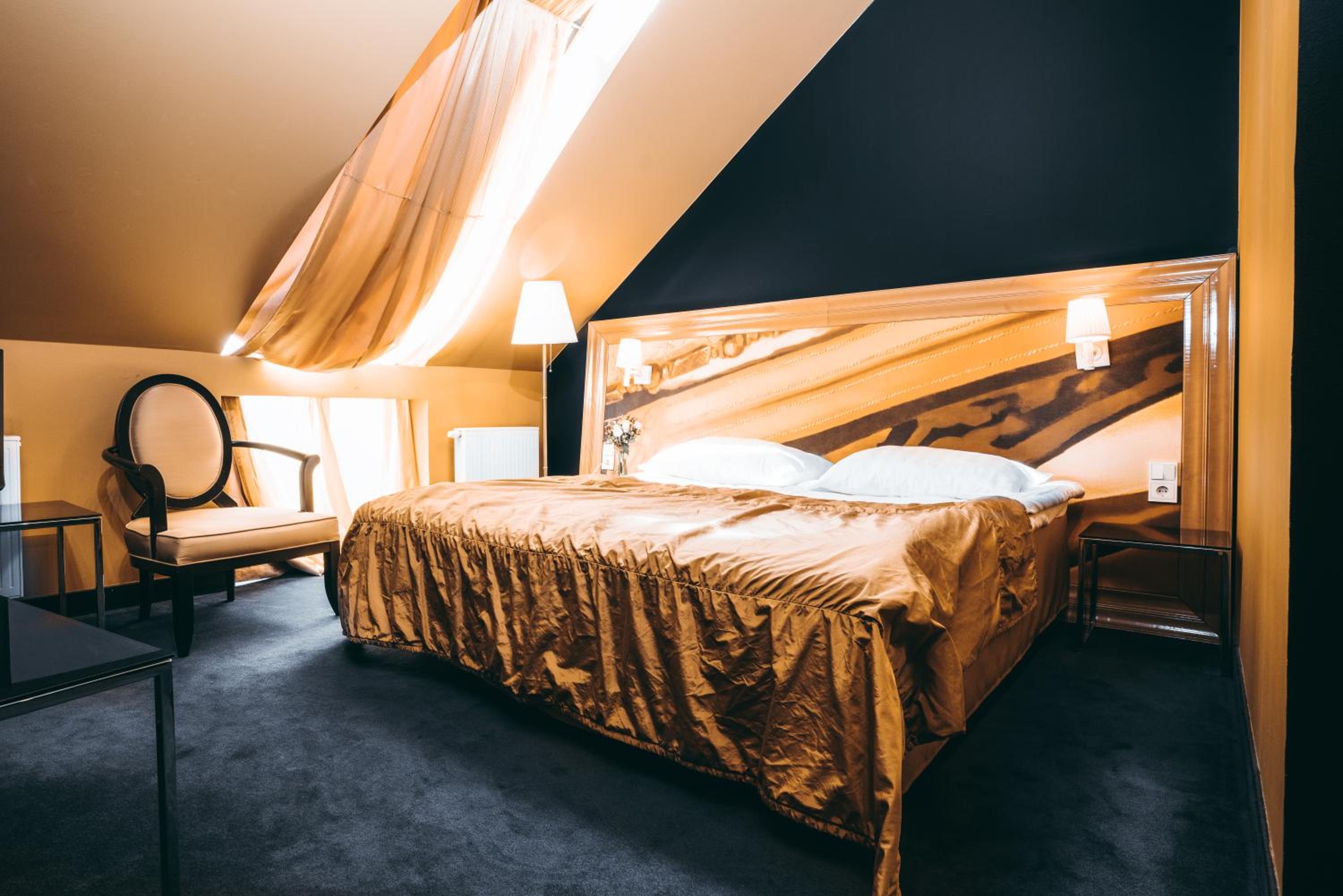 Modern Deluxe Room - Photo 1