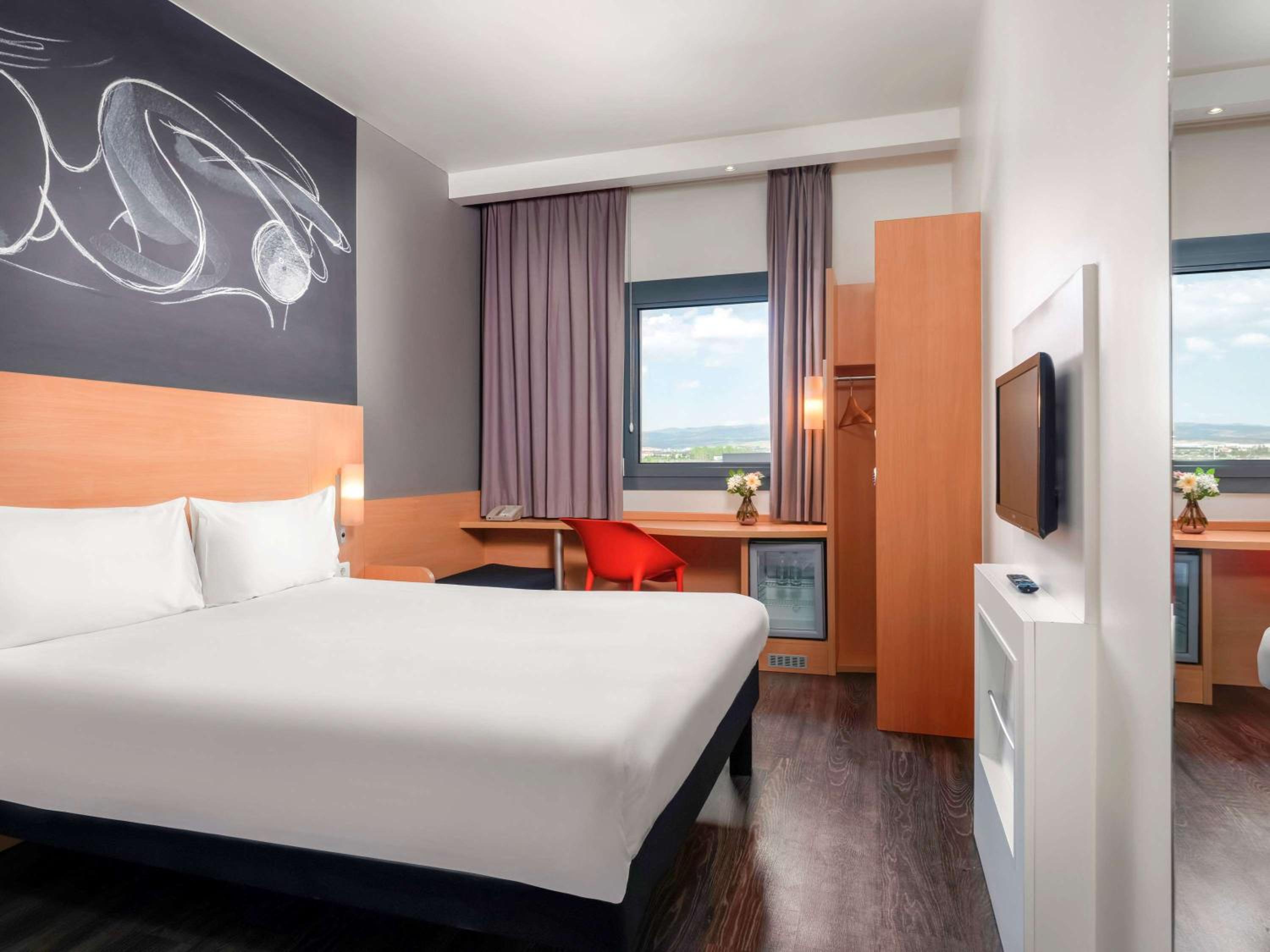 Standard Room with 2 Single Beds photo 2