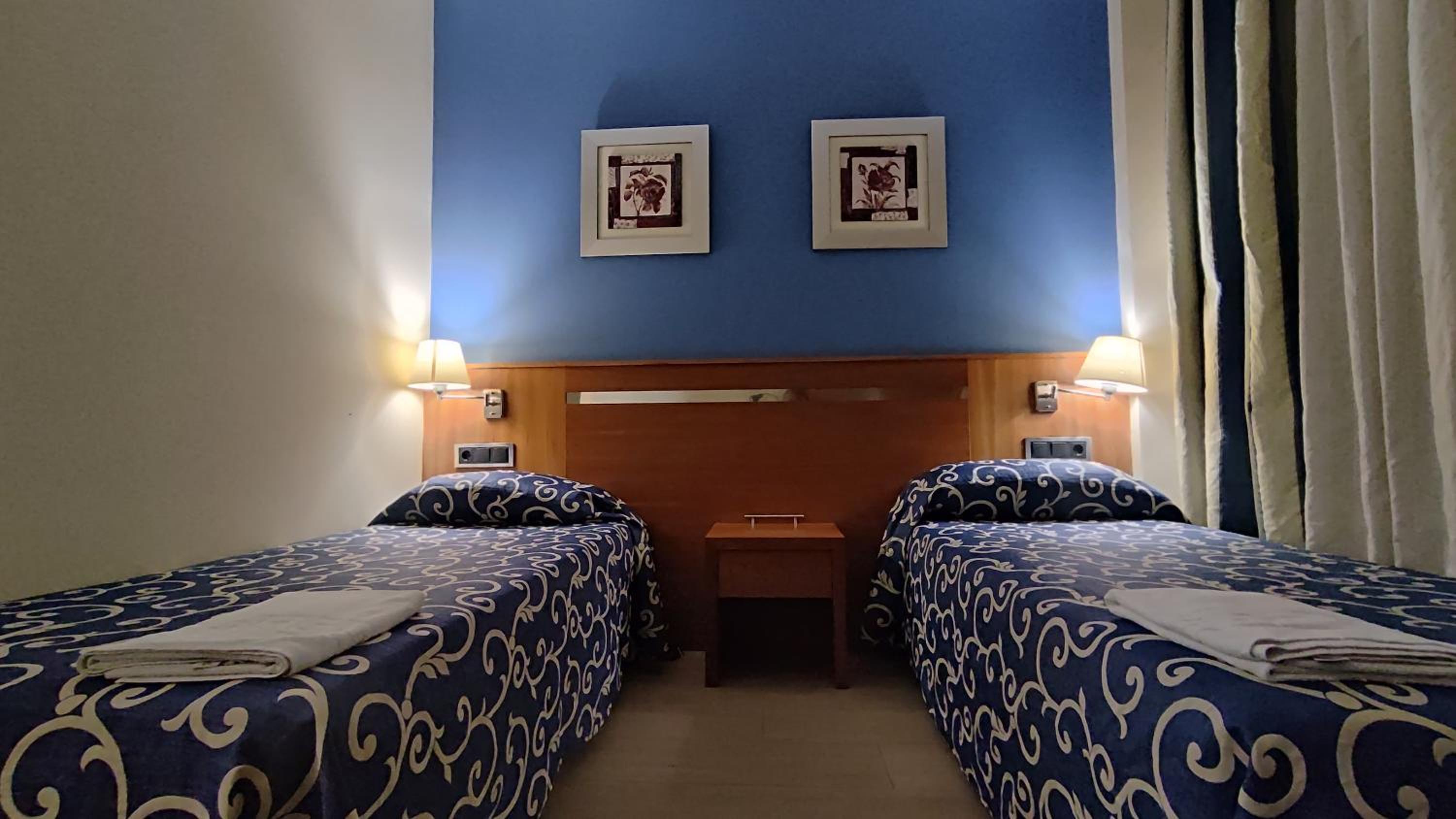 Twin Room - Photo 2
