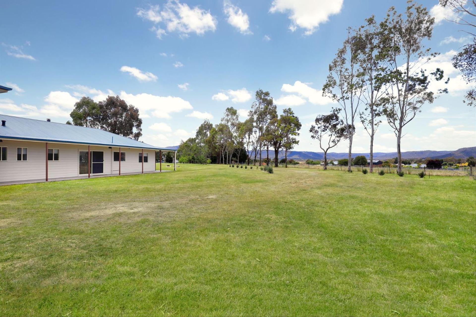 Three-Bedroom House photo 2
