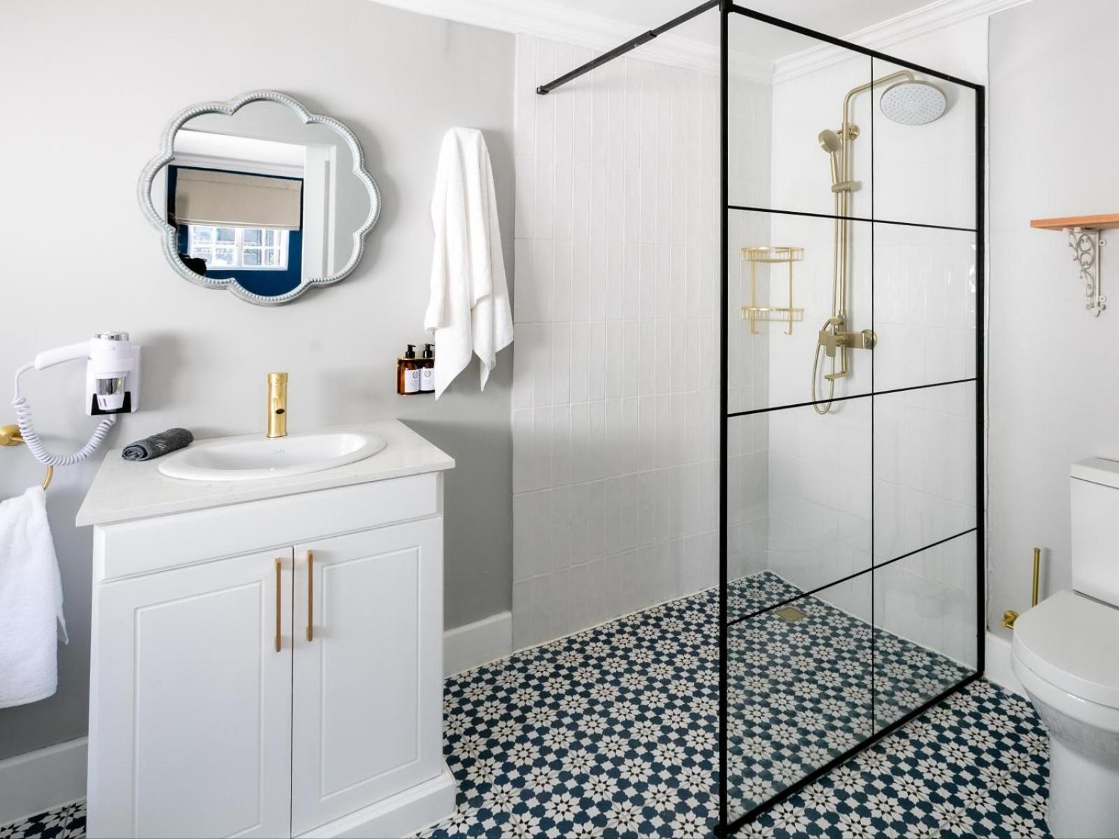 Deluxe Suite - Photo 9