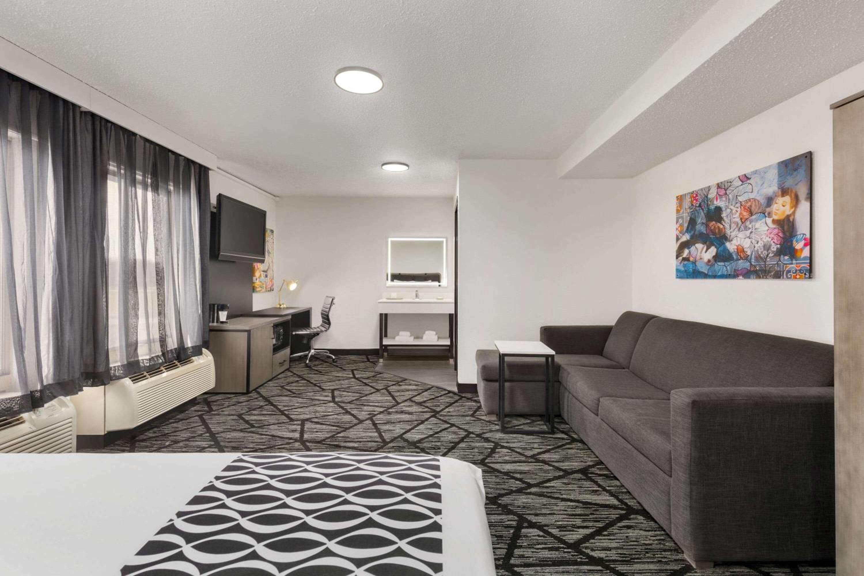 One-Bedroom King Suite - Non-Smoking - Photo 1