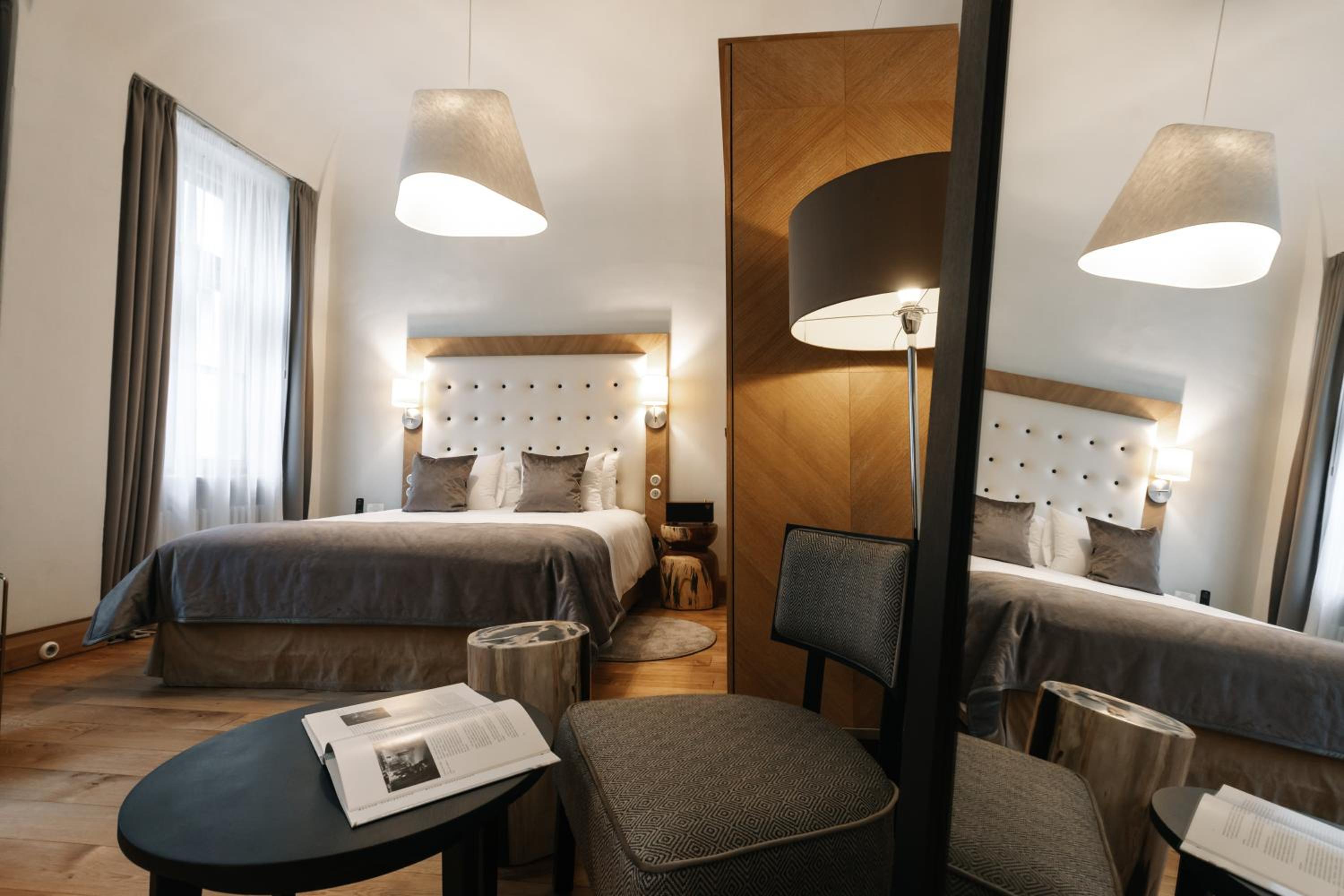 Suite - Photo 1
