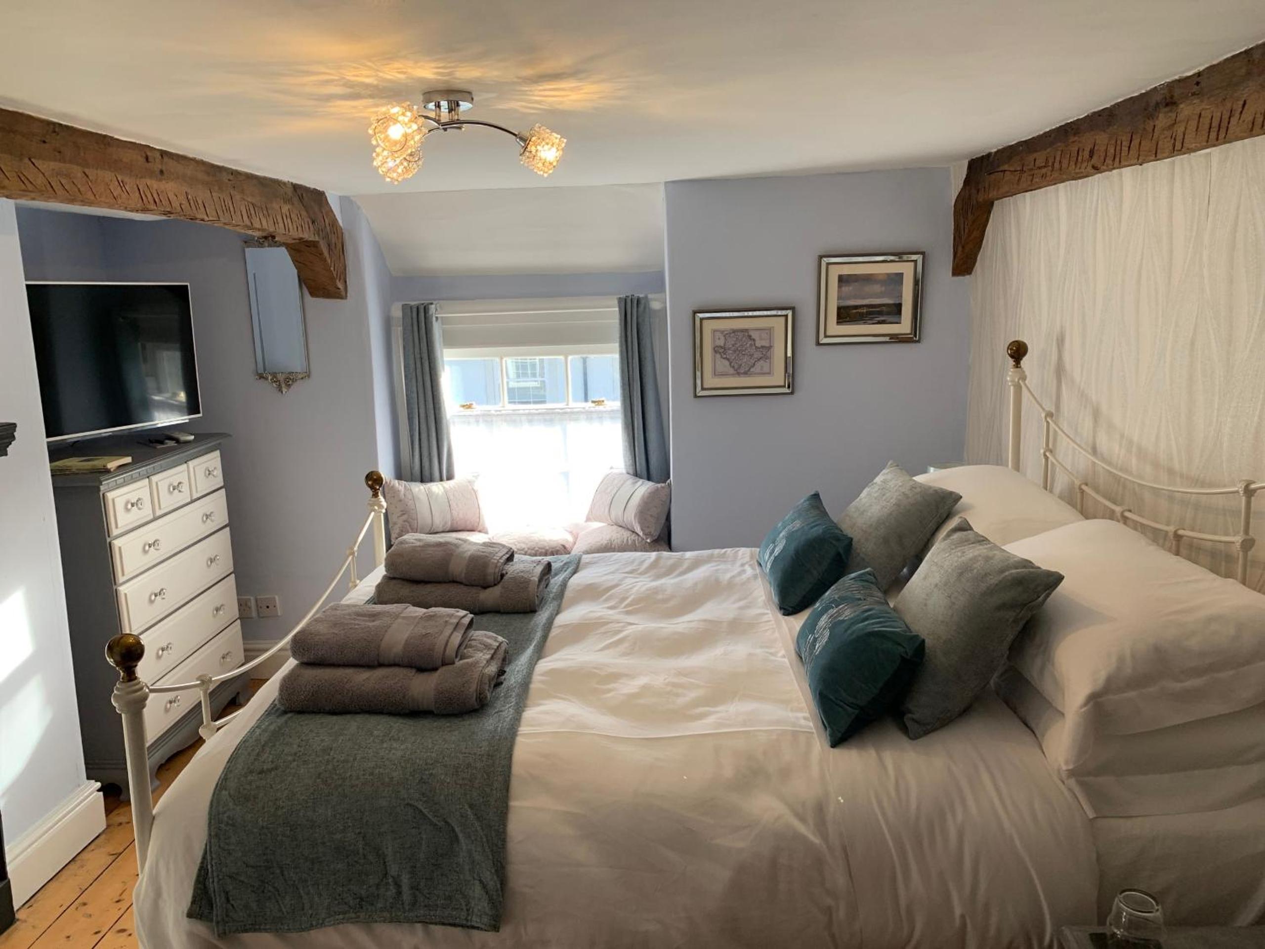 Superior King Room - Photo 7