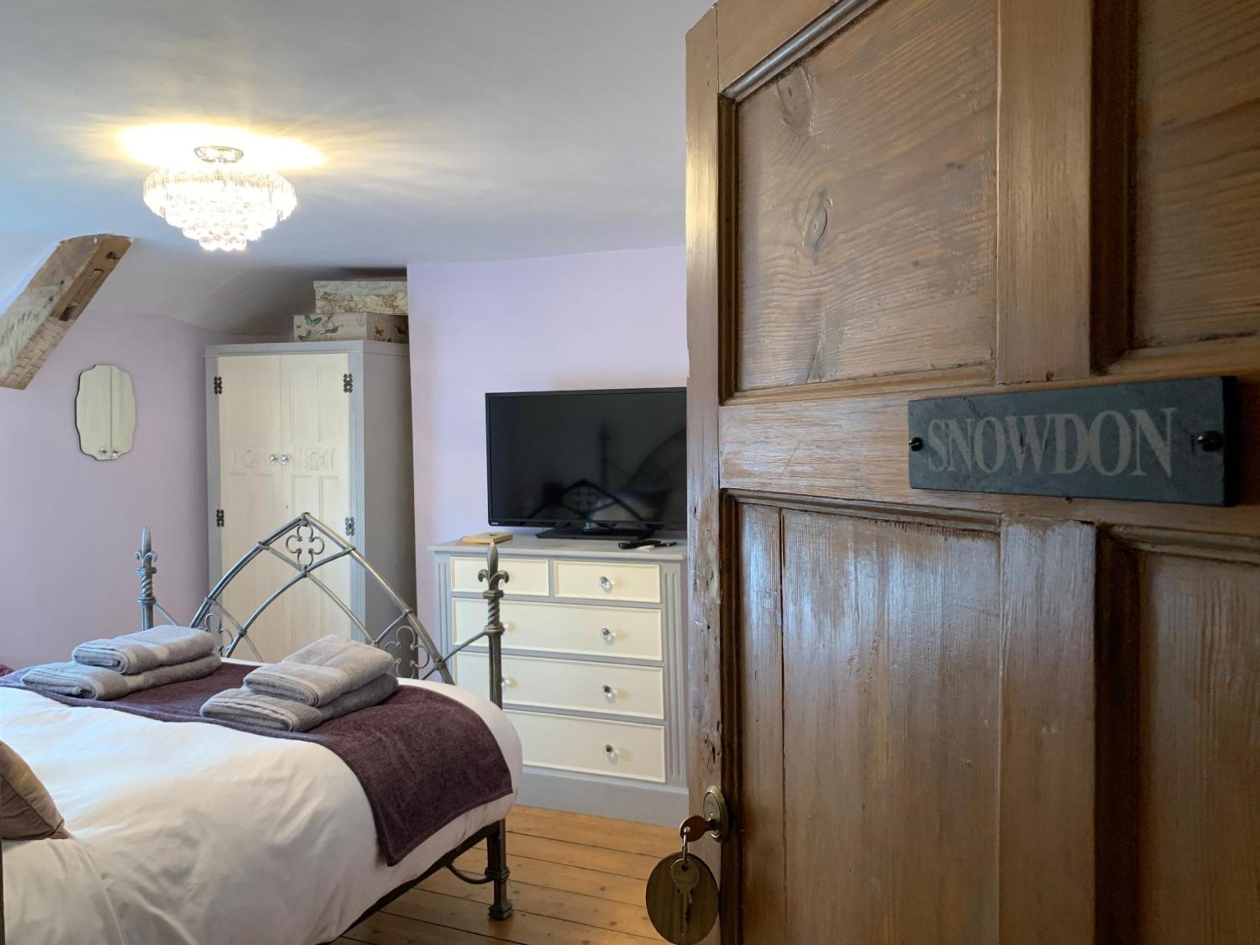 Superior King Room - Photo 4