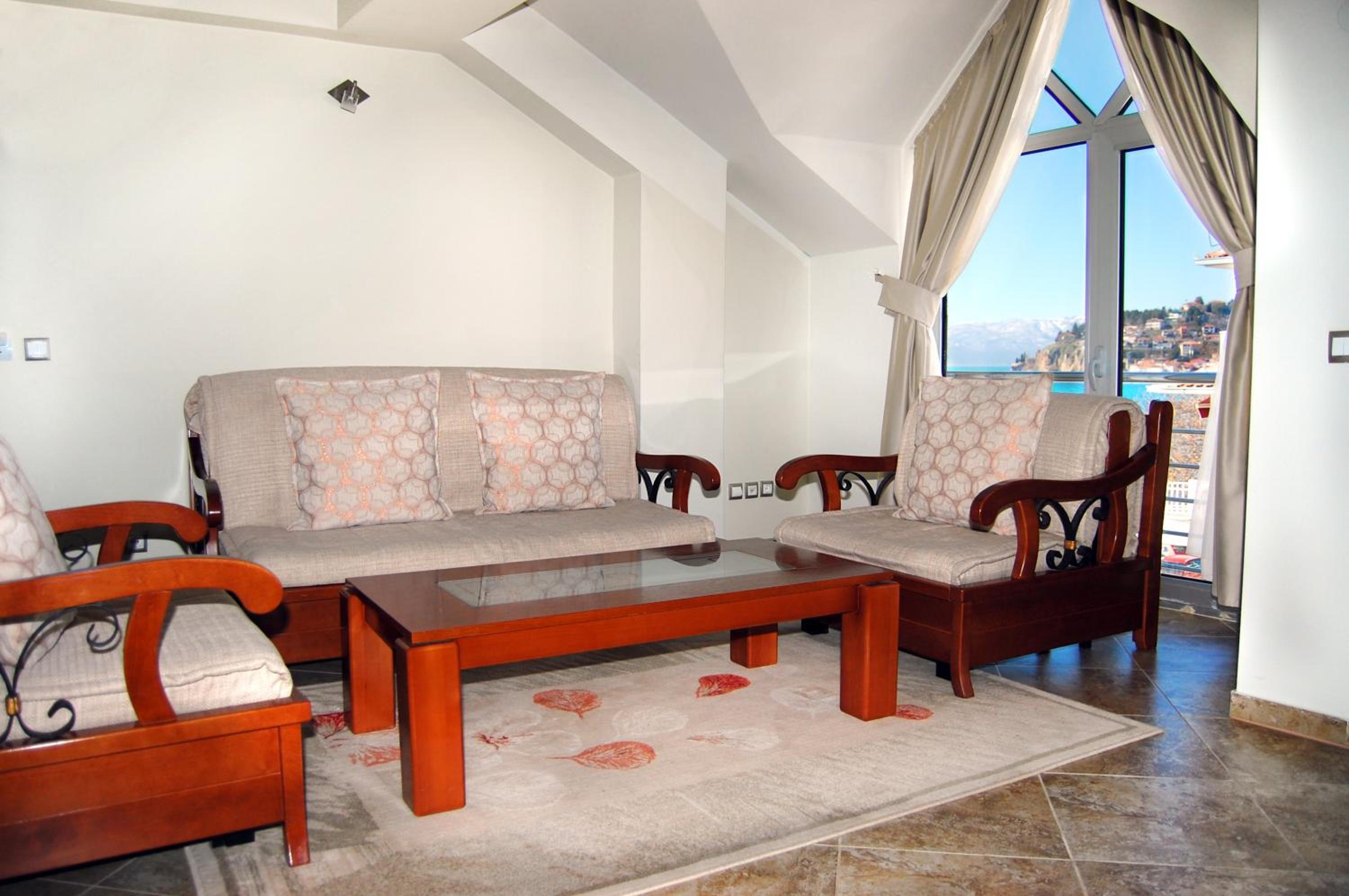 Superior Suite with Side Lake View - Photo 2