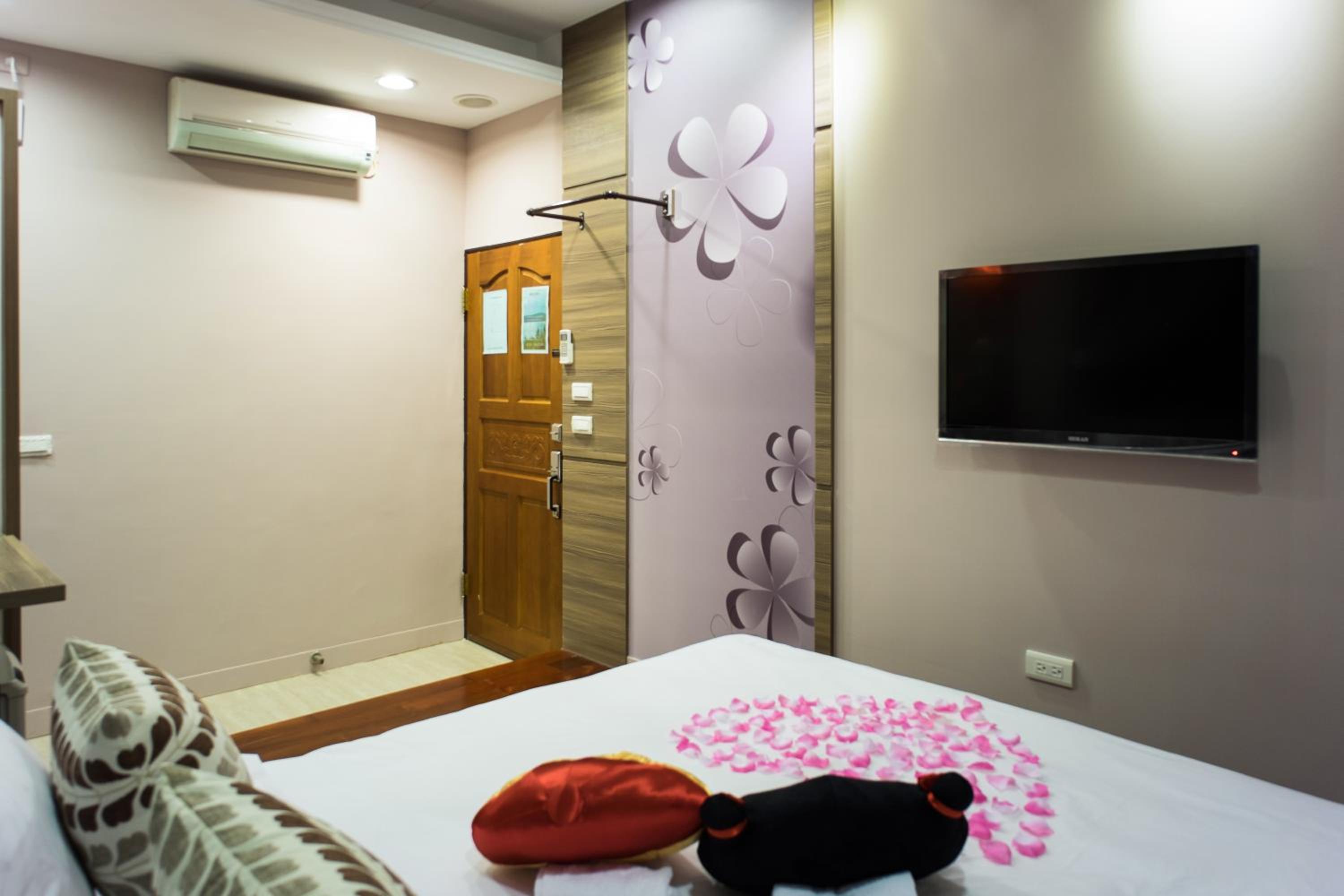 Economy Double Room with No Window photo 2