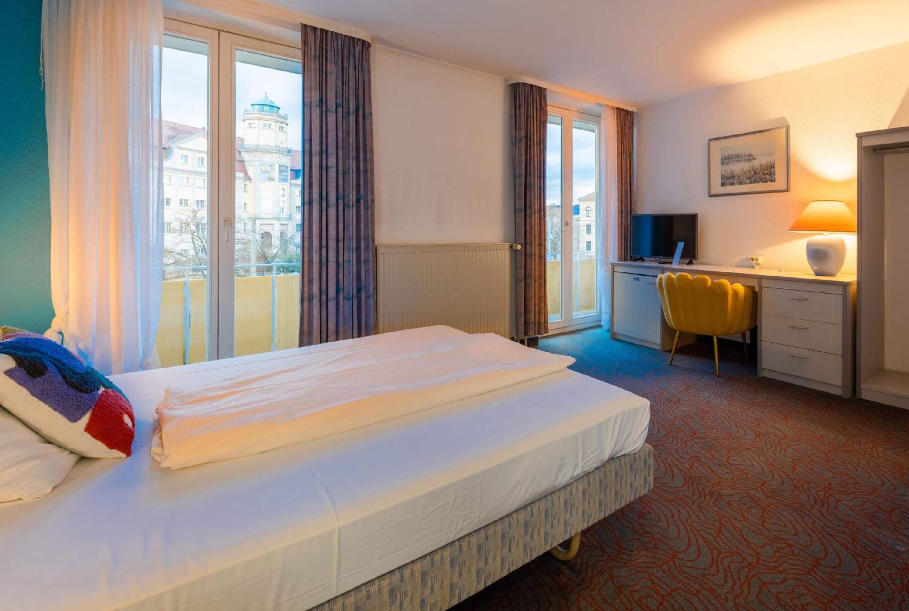 Double or Twin Room with Balcony photo 3