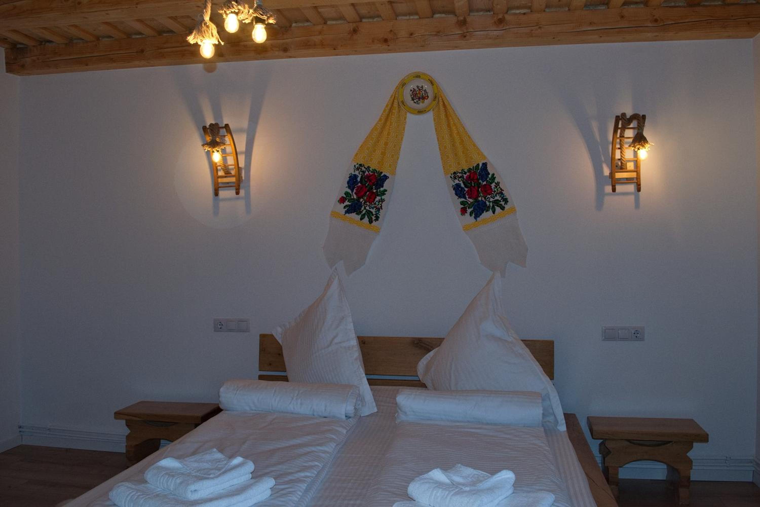 Double Room with Private Bathroom - Photo 13