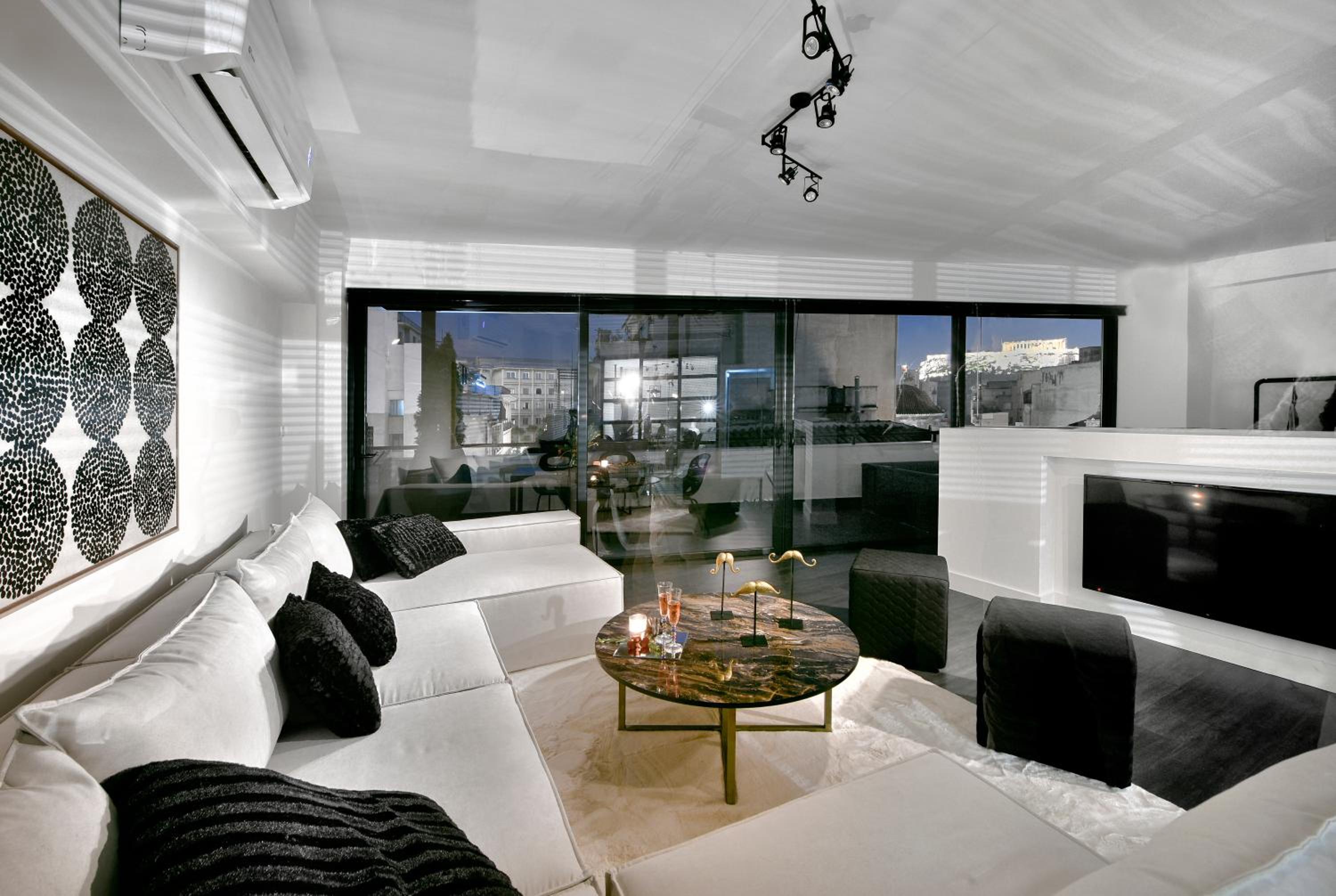 Senior Loft with Acropolis View & Hot Tub