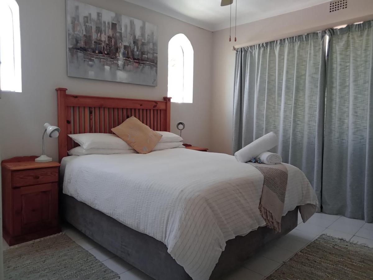 Queen Room photo 3