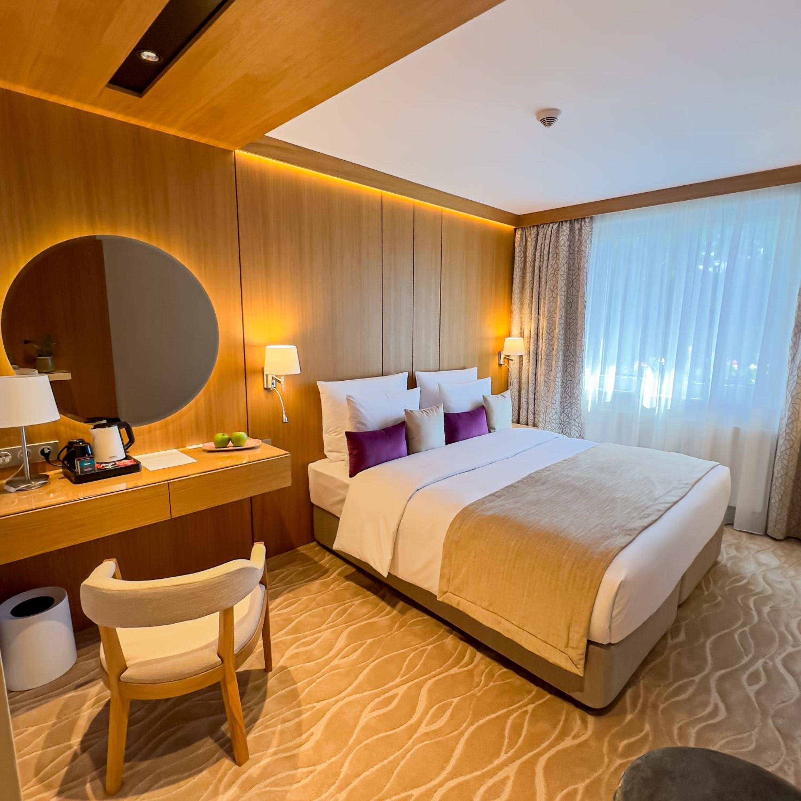 Standard Queen Room