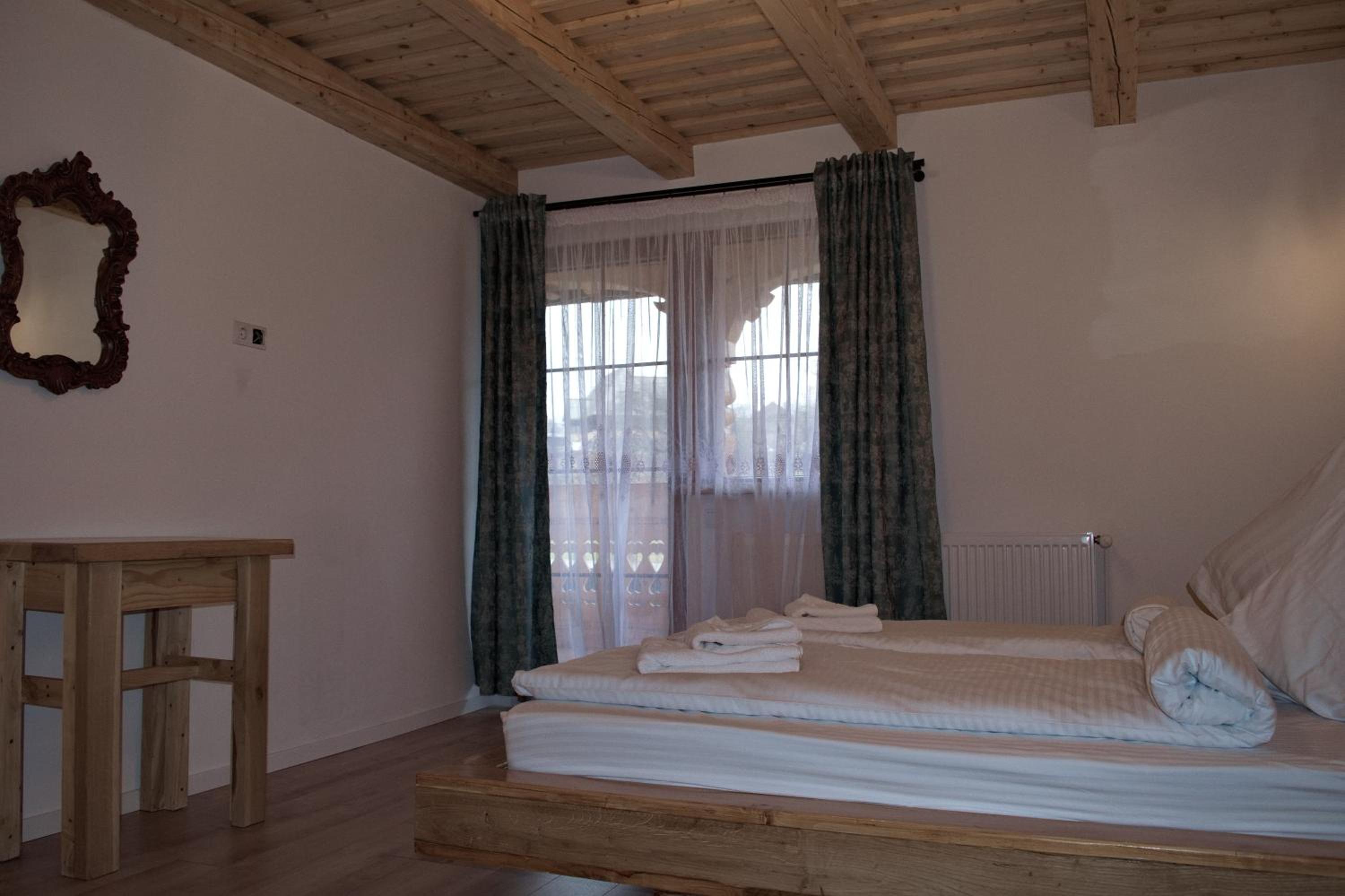 Double Room with Private Bathroom - Photo 28