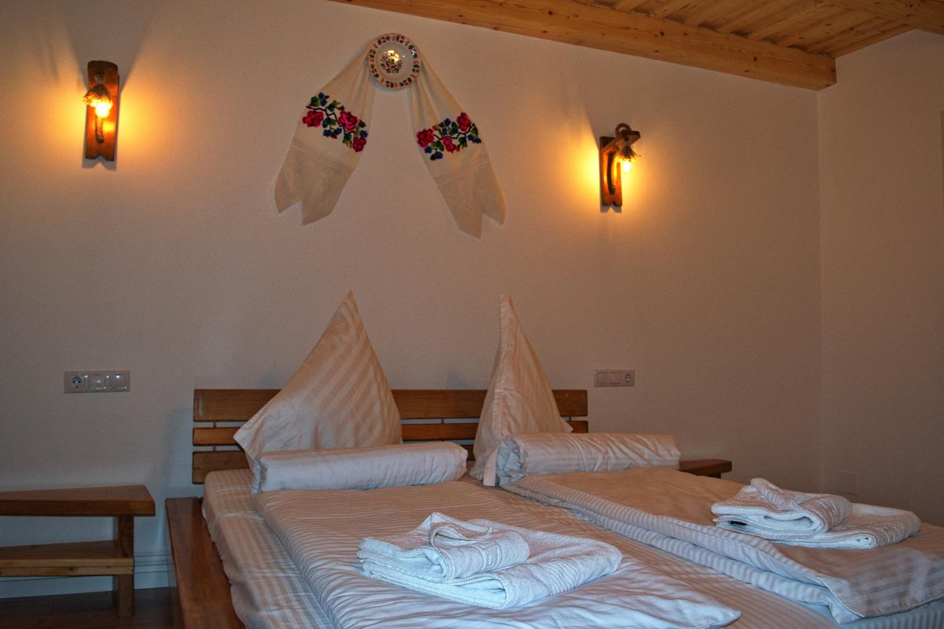 Double Room with Private Bathroom - Photo 23